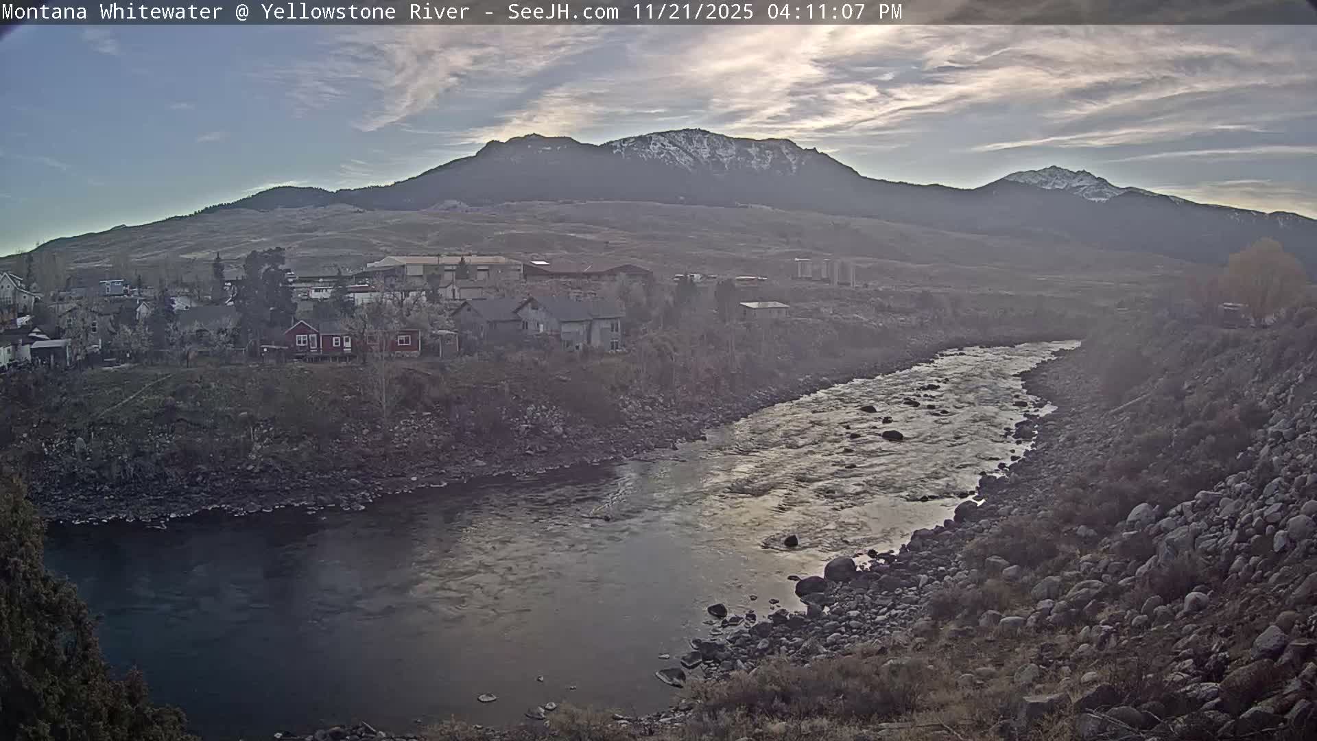 Gardiner Village & Yellowstone River  Live Cam - Gardnier, Park, Montana, USA