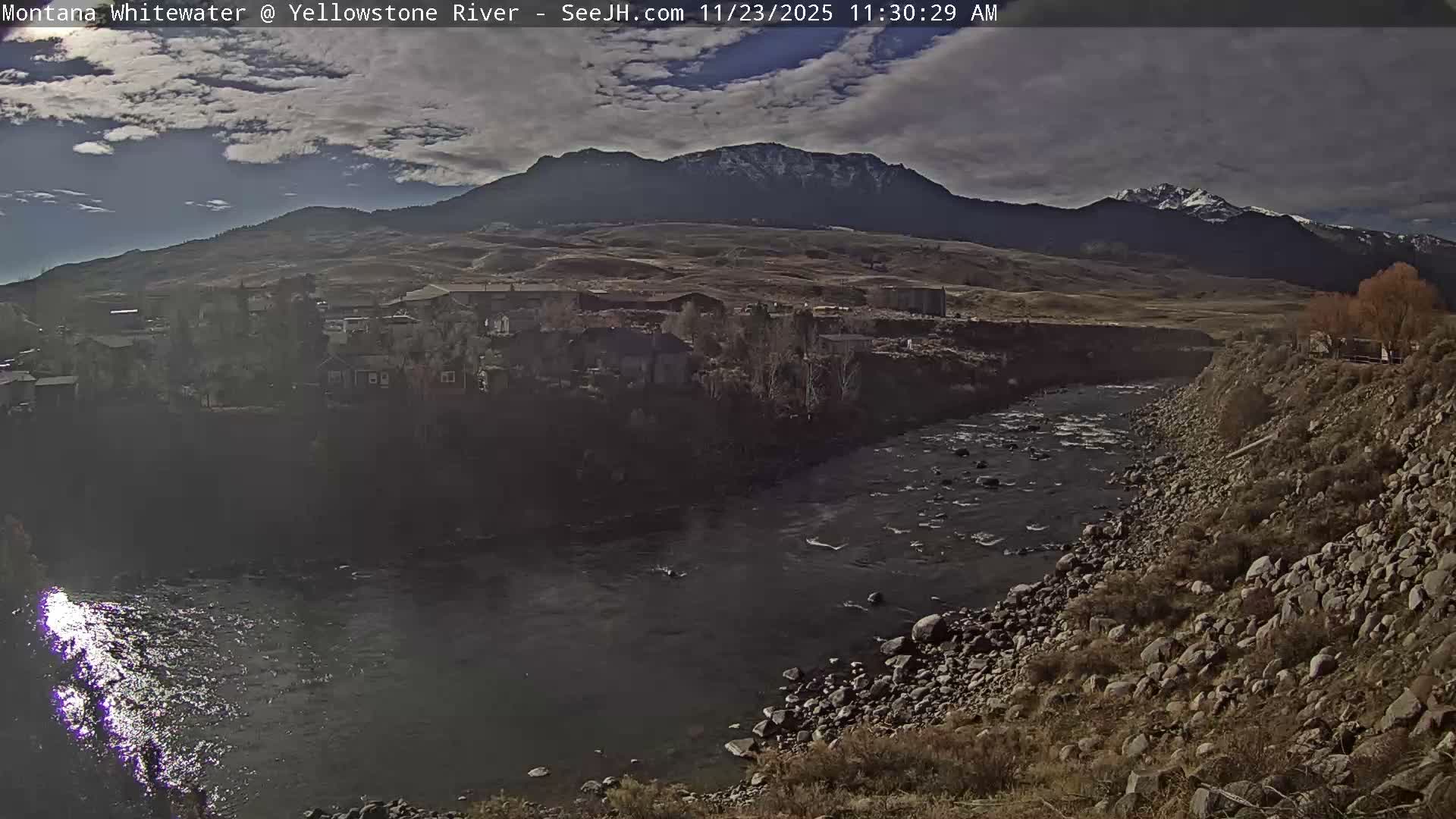 Gardiner Village & Yellowstone River  Live Cam - Gardnier, Park, Montana, USA