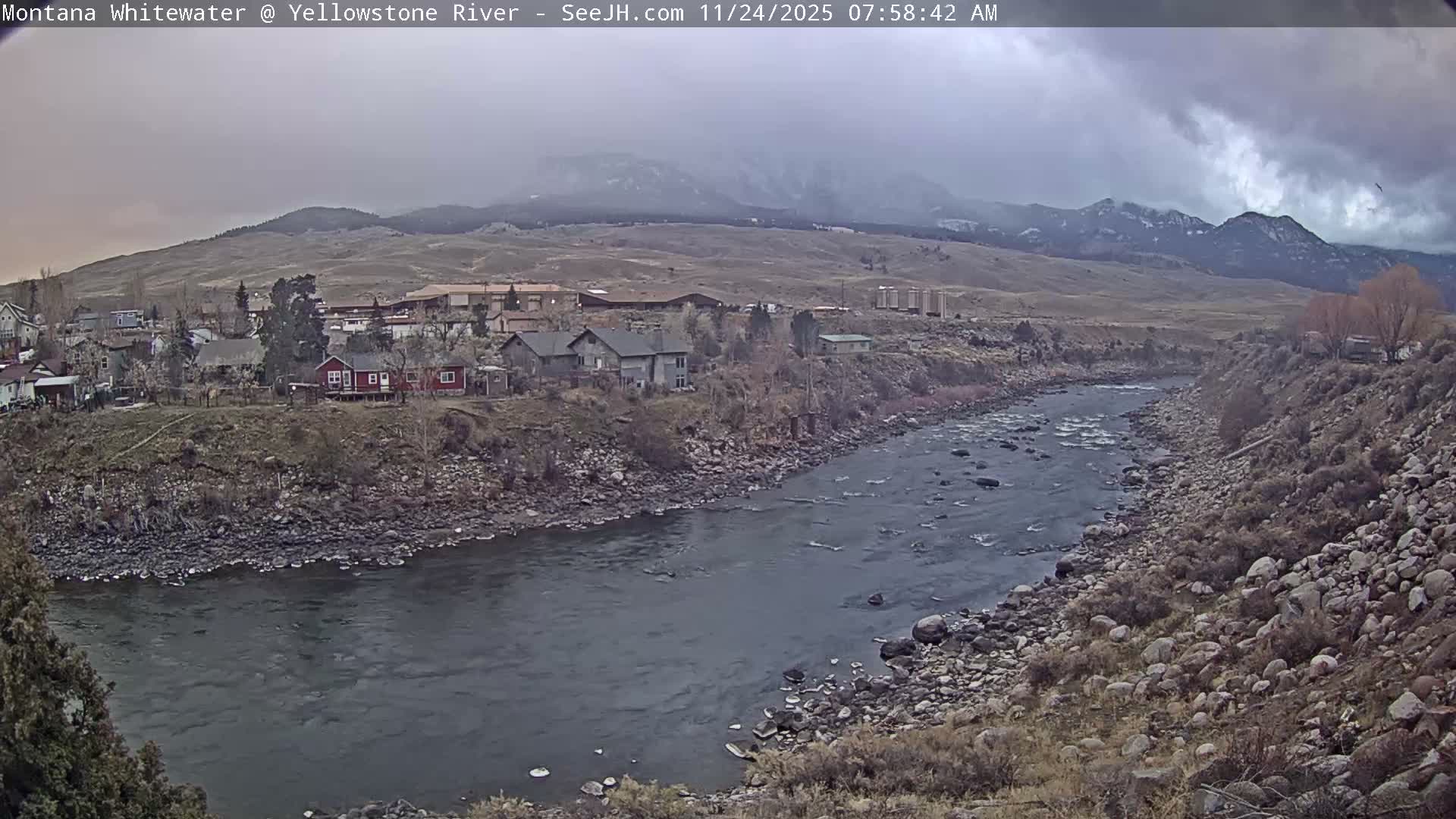 Gardiner Village & Yellowstone River  Live Cam - Gardnier, Park, Montana, USA
