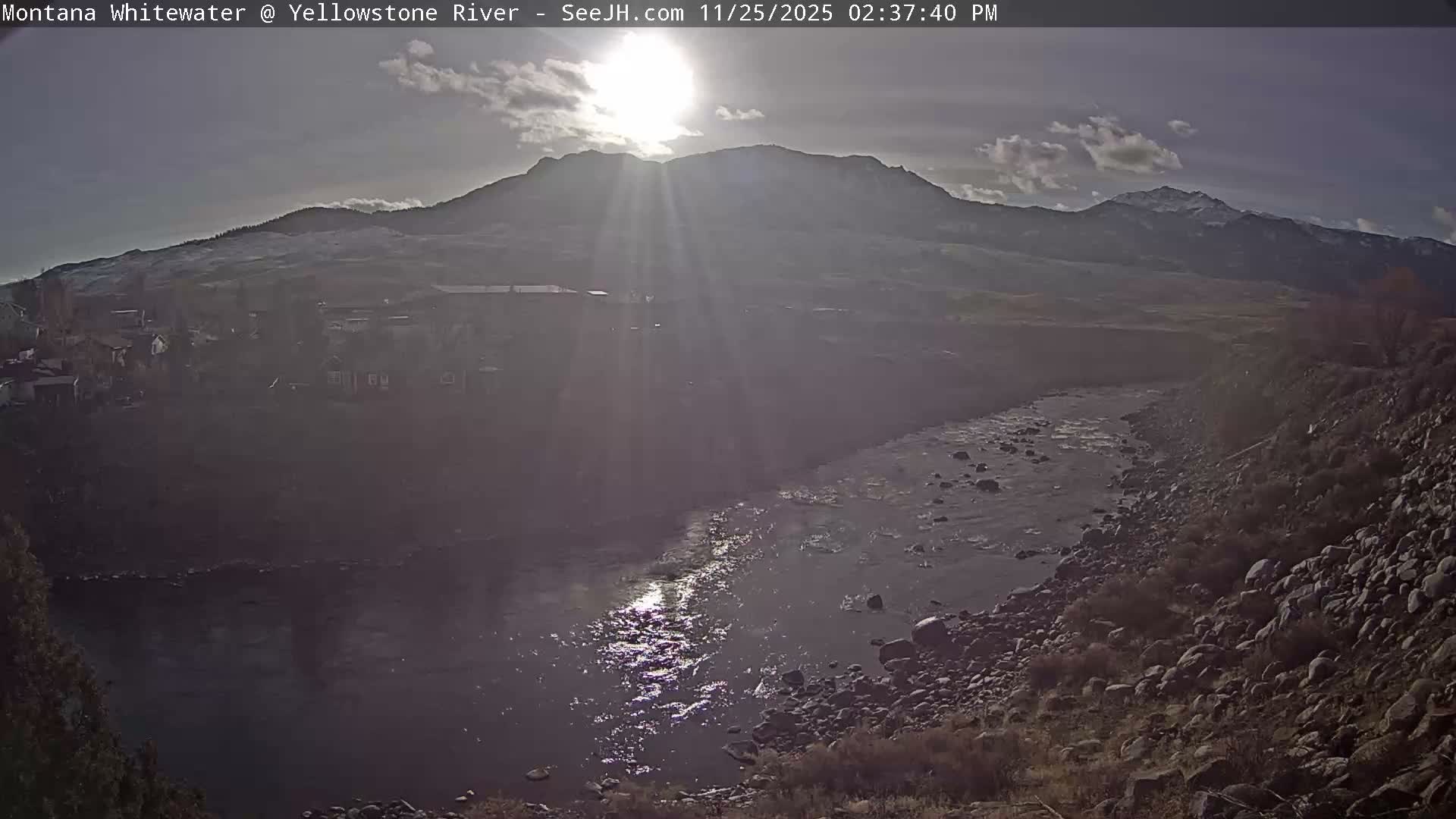 Gardiner Village & Yellowstone River  Live Cam - Gardnier, Park, Montana, USA