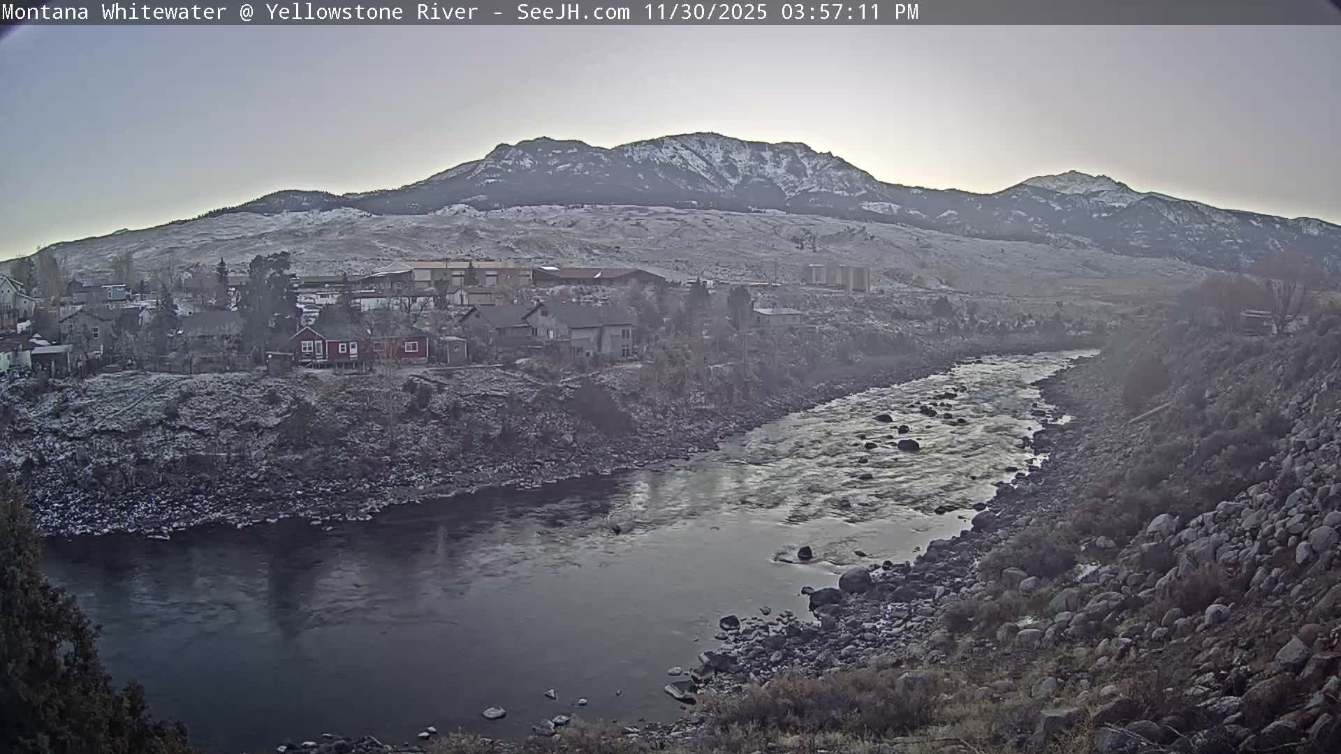 Gardiner Village & Yellowstone River  Live Cam - Gardnier, Park, Montana, USA