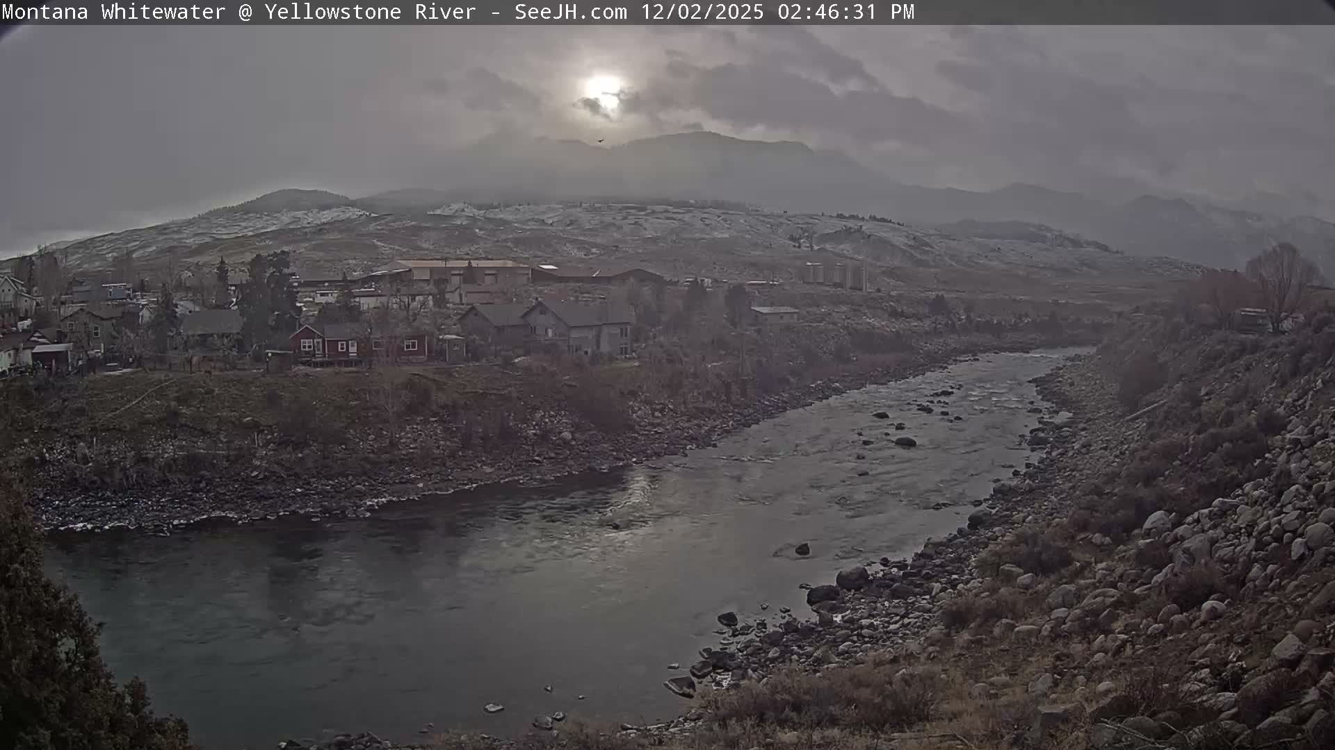 Gardiner Village & Yellowstone River  Live Cam - Gardnier, Park, Montana, USA