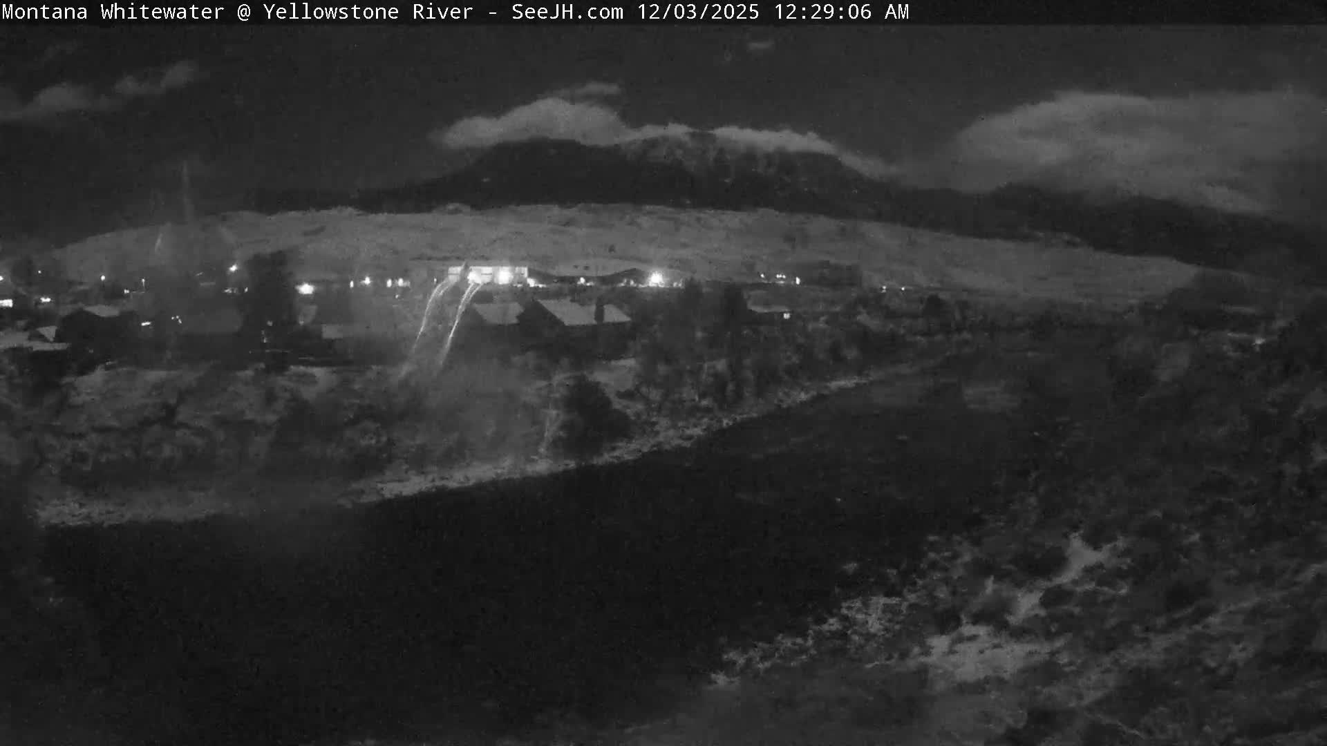 Gardiner Village & Yellowstone River  Live Cam - Gardnier, Park, Montana, USA