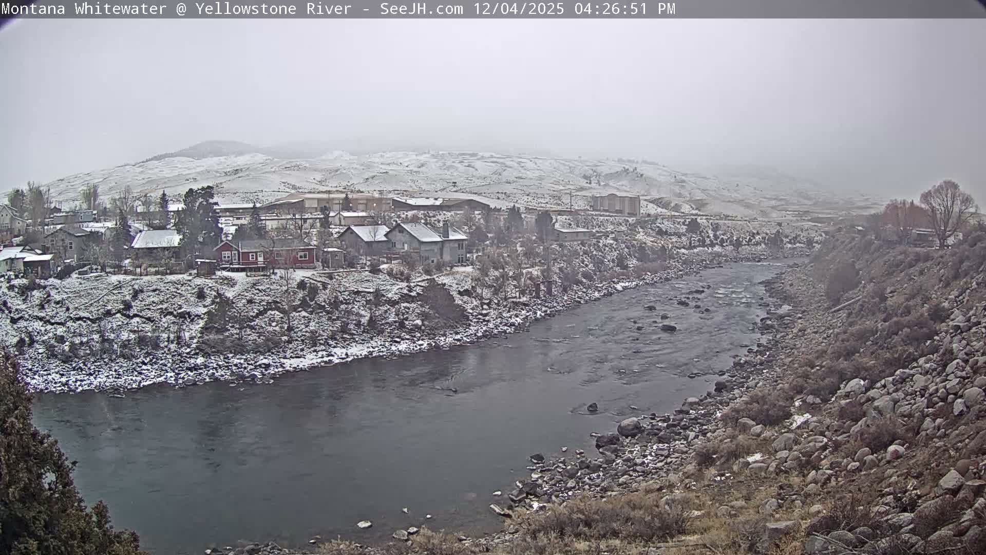 Gardiner Village & Yellowstone River  Live Cam - Gardnier, Park, Montana, USA