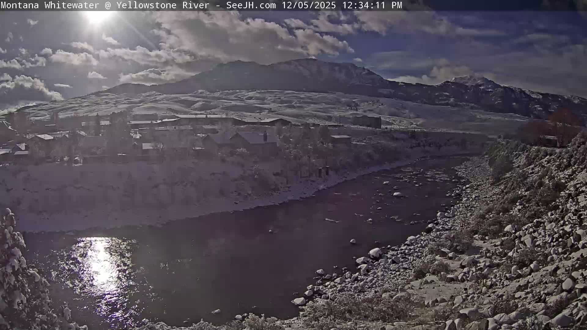 Gardiner Village & Yellowstone River  Live Cam - Gardnier, Park, Montana, USA