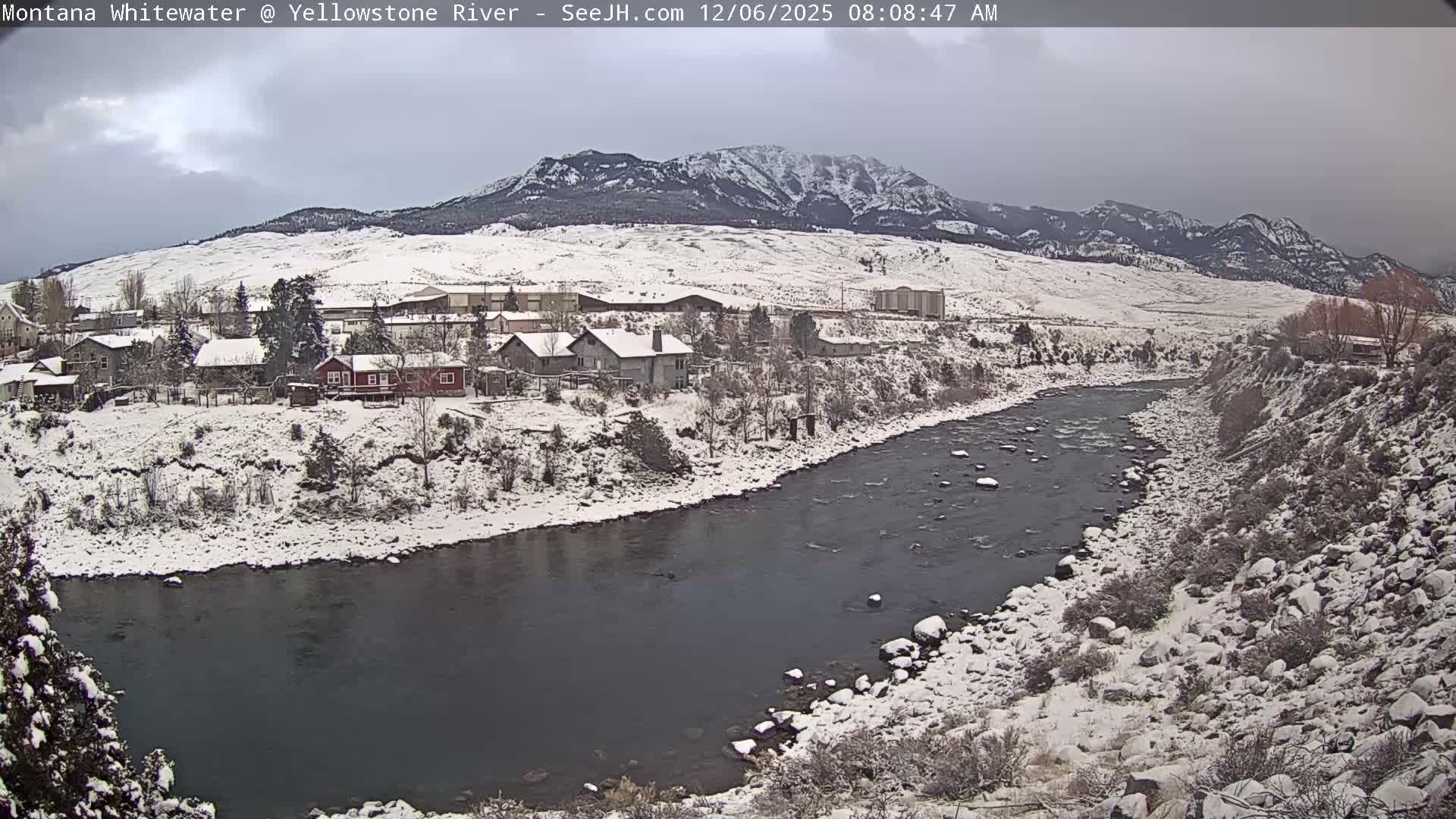 Gardiner Village & Yellowstone River  Live Cam - Gardnier, Park, Montana, USA
