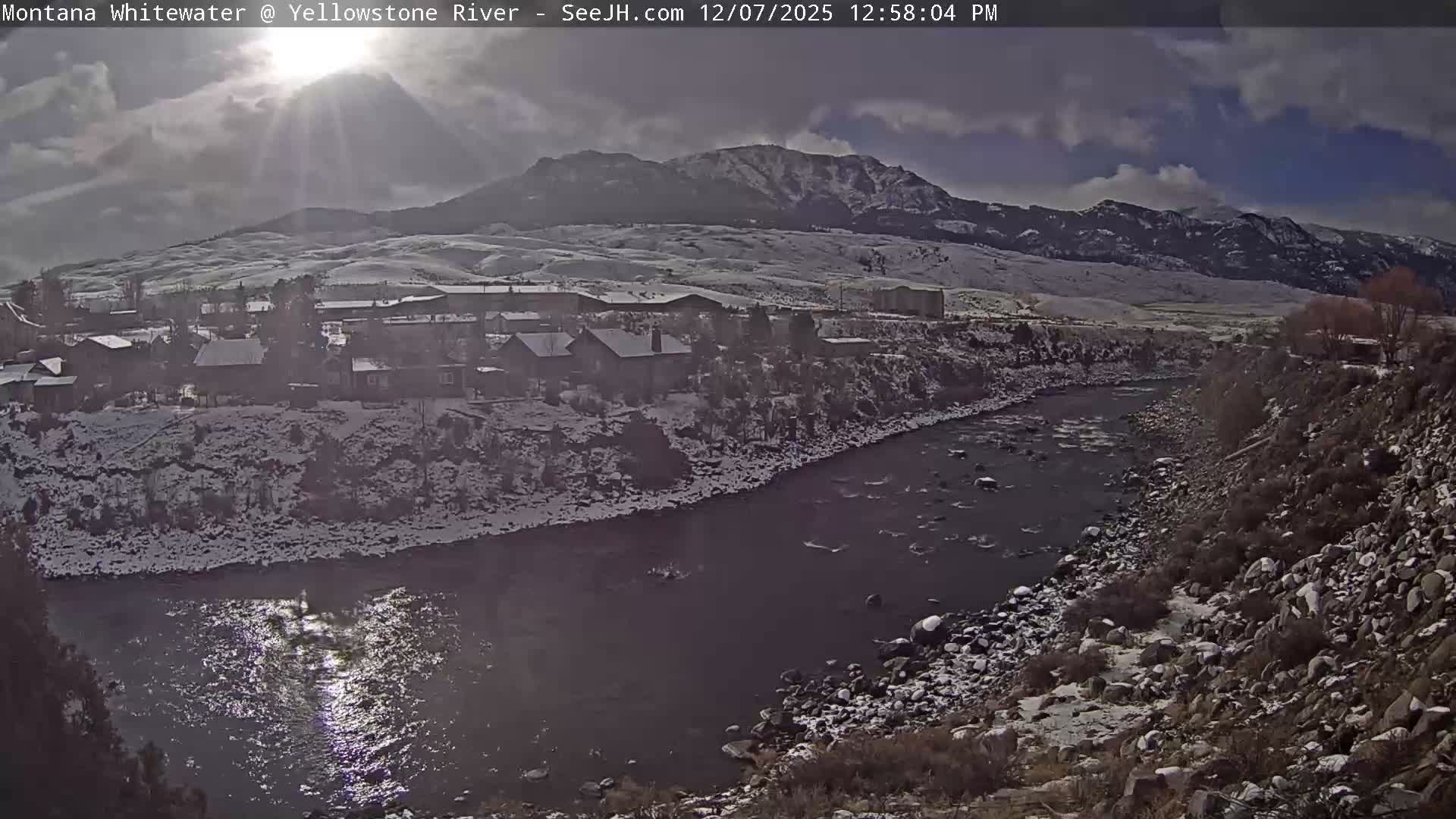 Gardiner Village & Yellowstone River  Live Cam - Gardnier, Park, Montana, USA