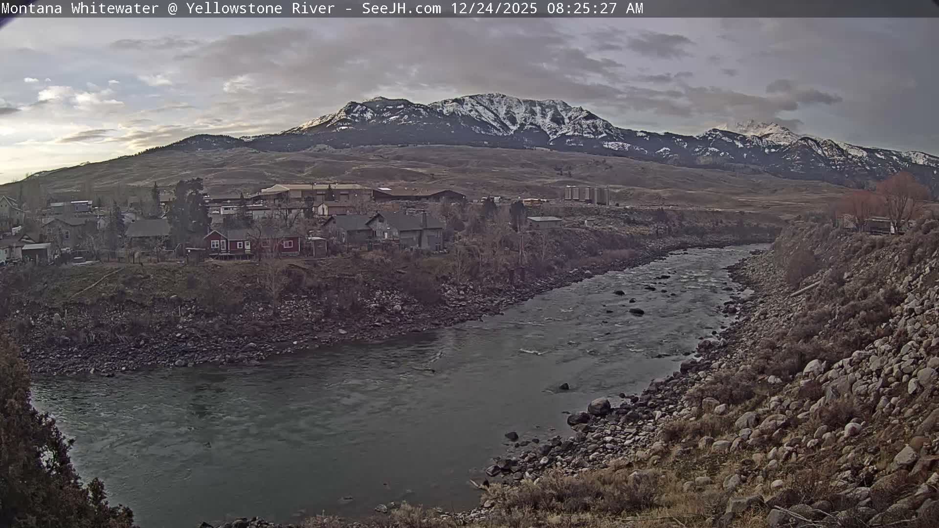 Gardiner Village & Yellowstone River  Live Cam - Gardnier, Park, Montana, USA
