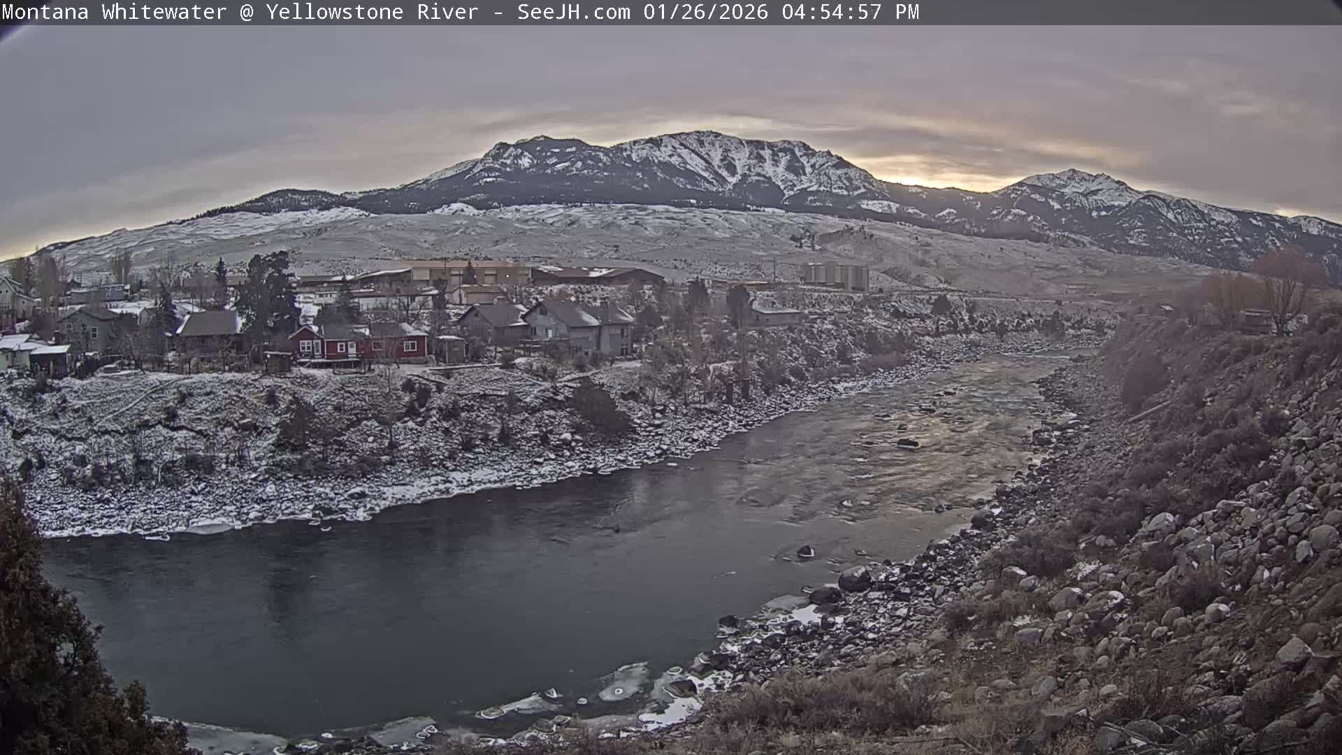 Gardiner Village & Yellowstone River  Live Cam - Gardnier, Park, Montana, USA