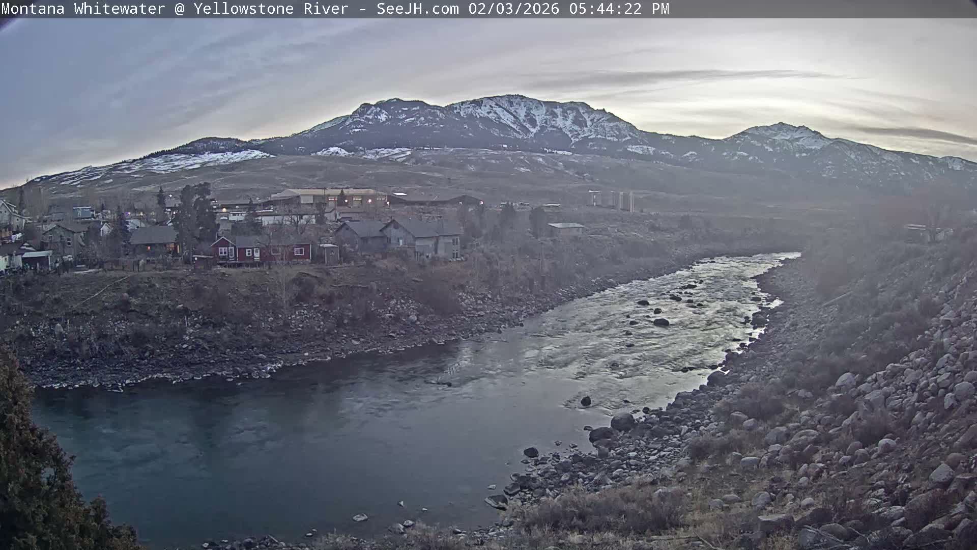 Gardiner Village & Yellowstone River  Live Cam - Gardnier, Park, Montana, USA