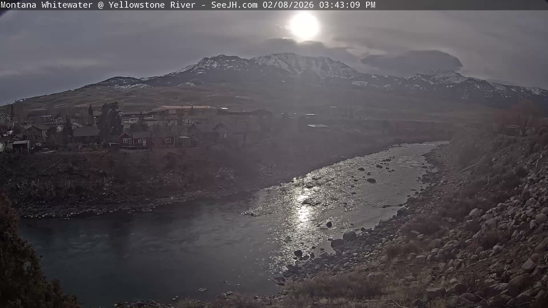 Gardiner Village & Yellowstone River  Live Cam - Gardnier, Park, Montana, USA