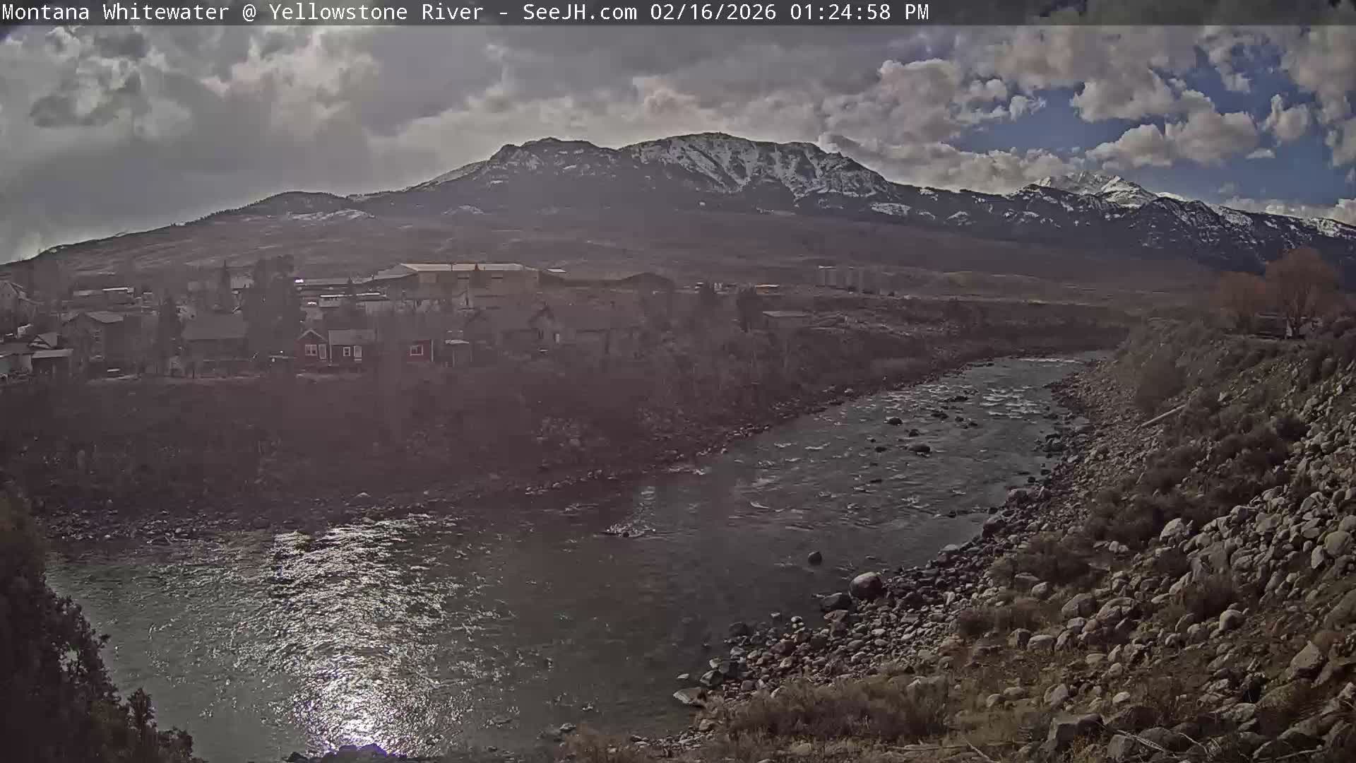 Gardiner Village & Yellowstone River  Live Cam - Gardnier, Park, Montana, USA