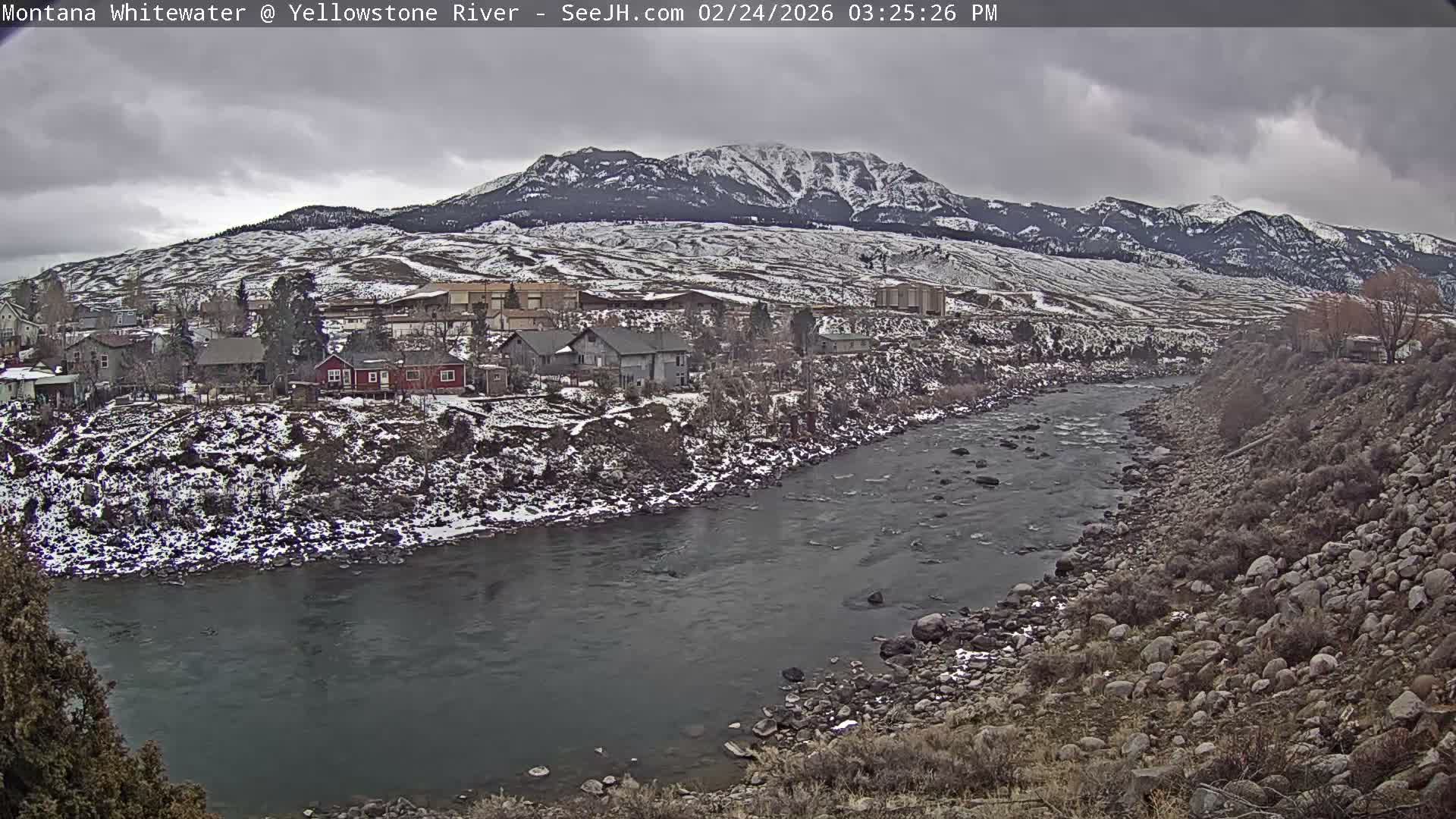 Gardiner Village & Yellowstone River  Live Cam - Gardnier, Park, Montana, USA