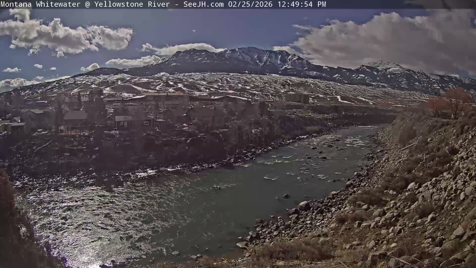 Gardiner Village & Yellowstone River  Live Cam - Gardnier, Park, Montana, USA