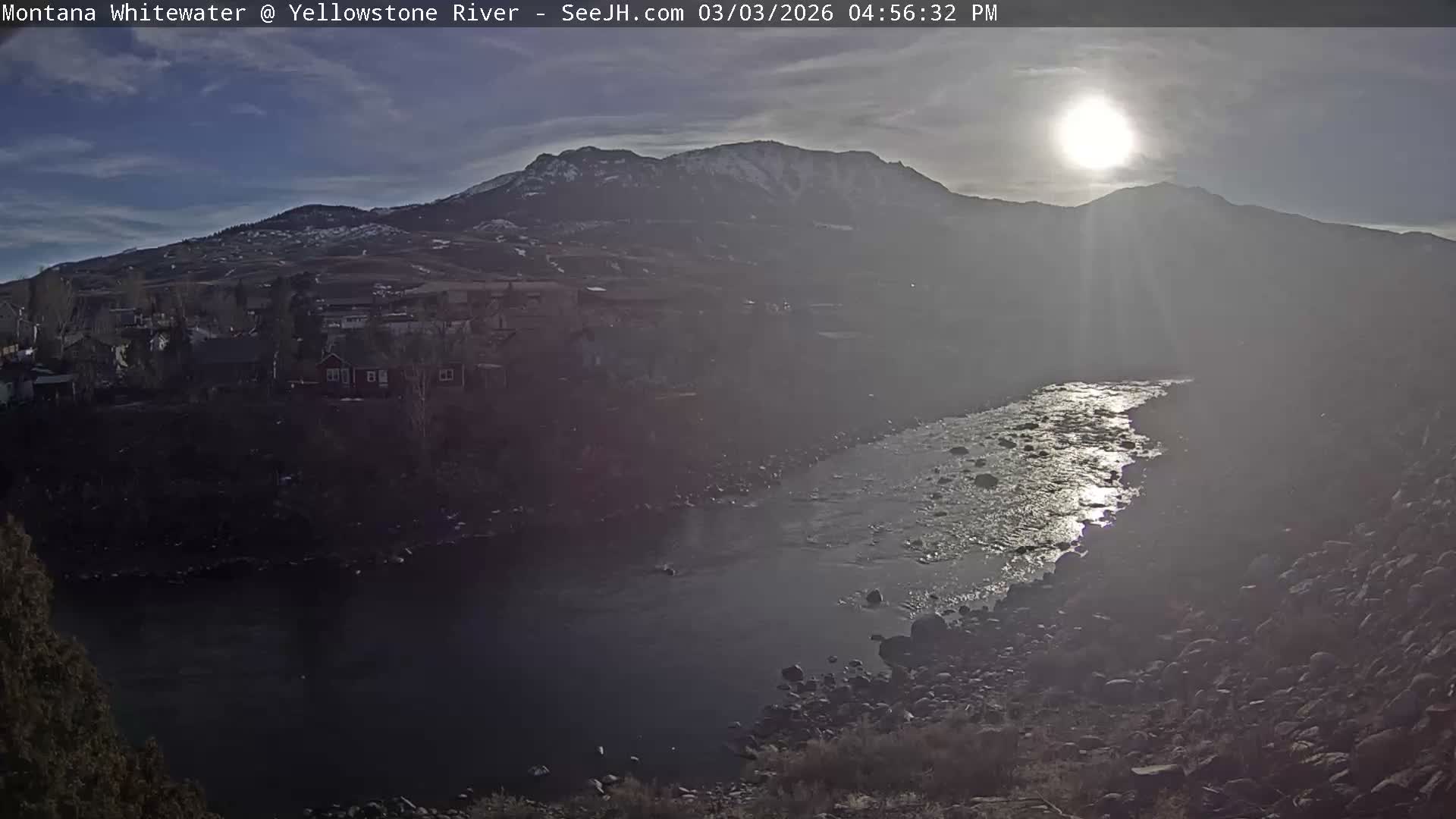 Gardiner Village & Yellowstone River  Live Cam - Gardnier, Park, Montana, USA