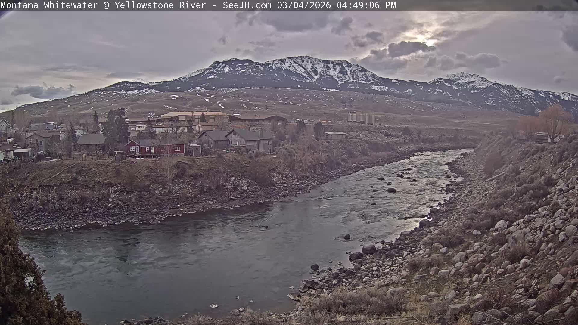 Gardiner Village & Yellowstone River  Live Cam - Gardnier, Park, Montana, USA