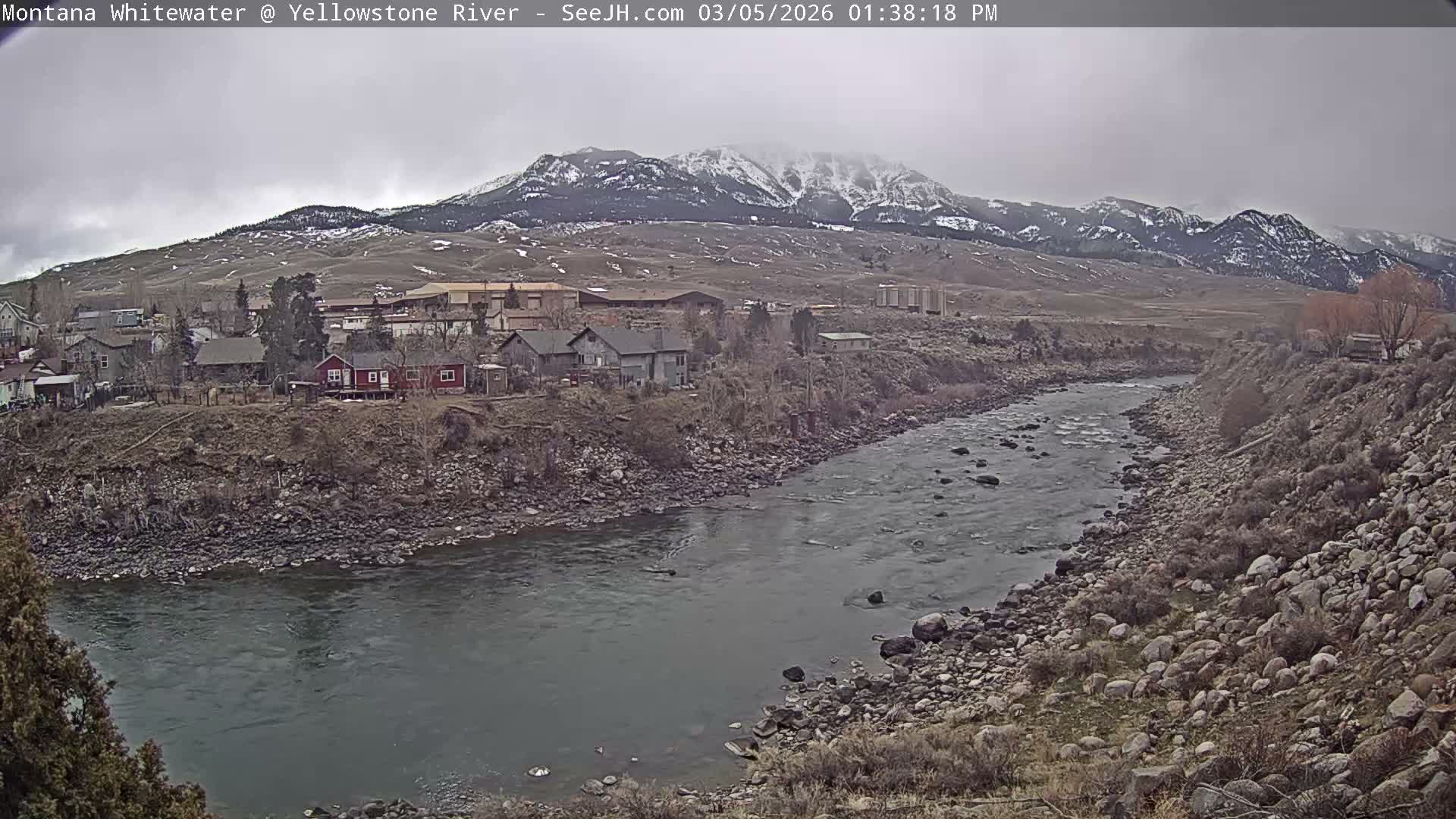 Gardiner Village & Yellowstone River  Live Cam - Gardnier, Park, Montana, USA
