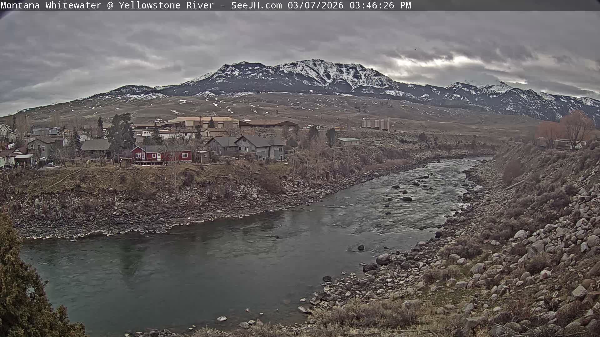 Gardiner Village & Yellowstone River  Live Cam - Gardnier, Park, Montana, USA