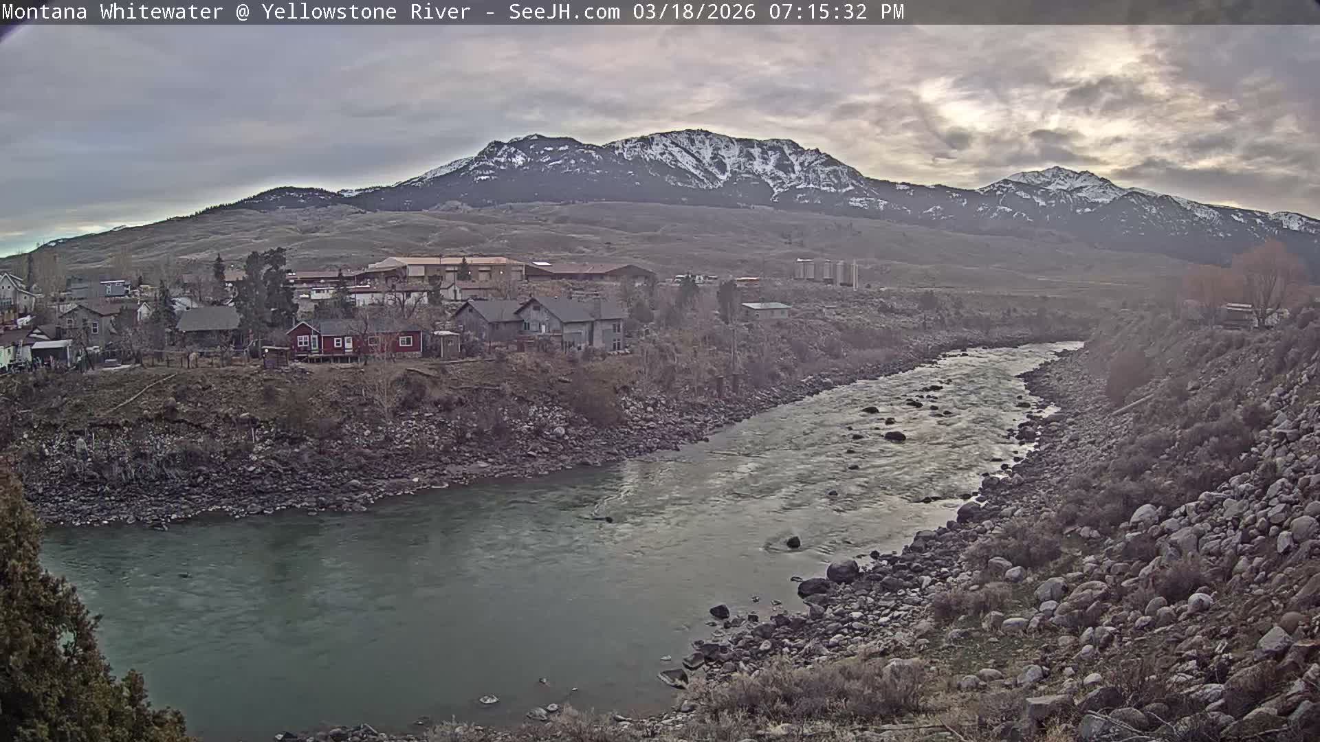 Gardiner Village & Yellowstone River  Live Cam - Gardnier, Park, Montana, USA