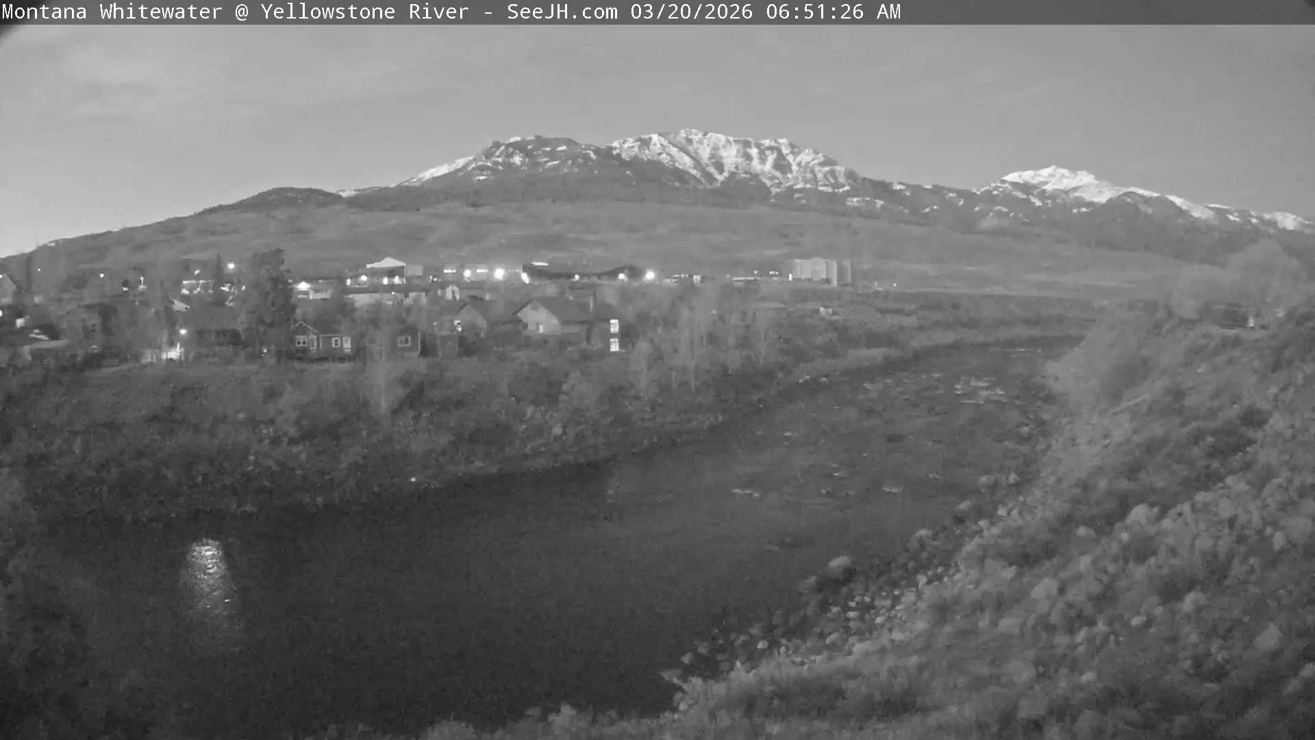 Gardiner Village & Yellowstone River  Live Cam - Gardnier, Park, Montana, USA