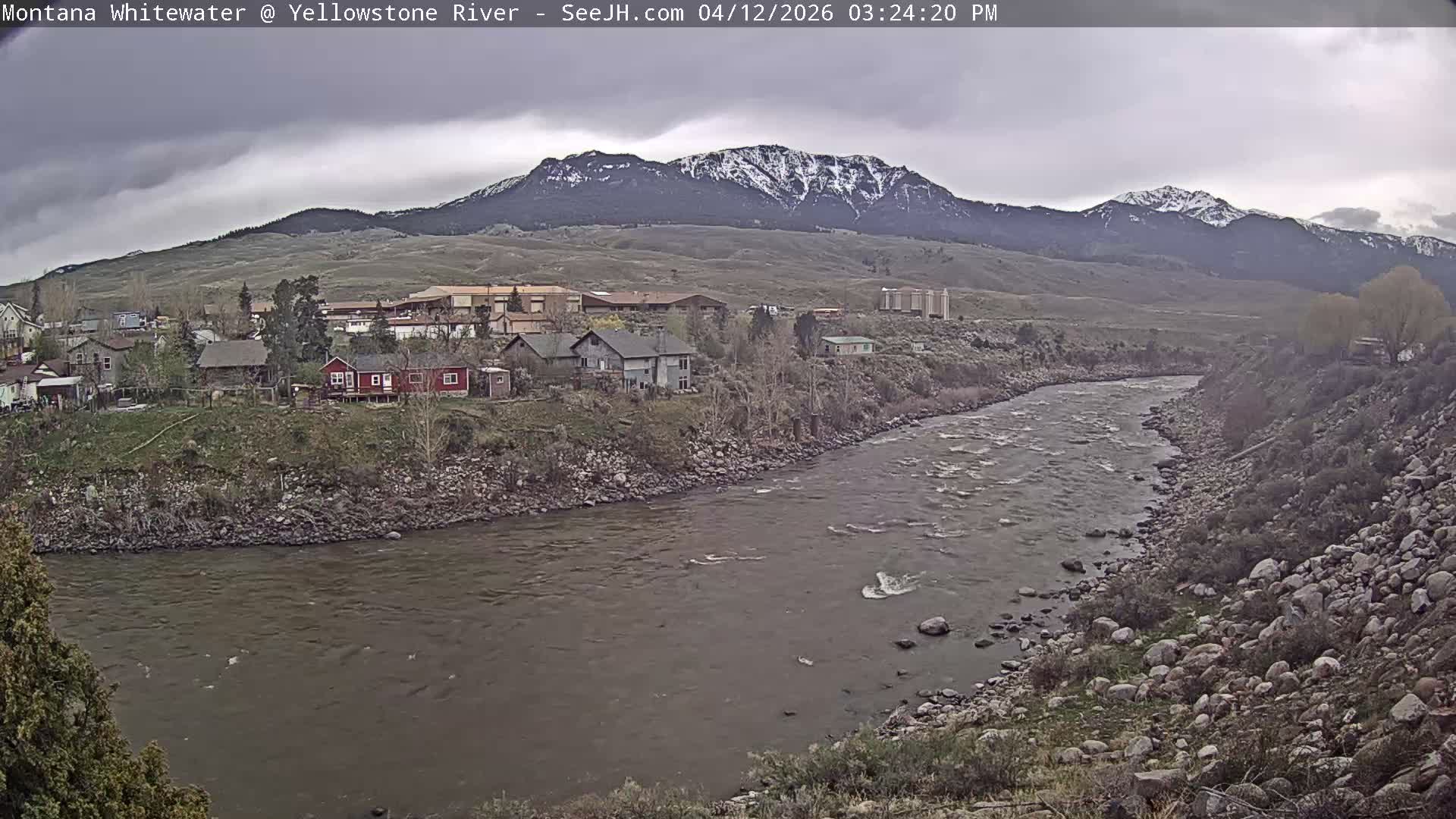 Gardiner Village & Yellowstone River  Live Cam - Gardnier, Park, Montana, USA
