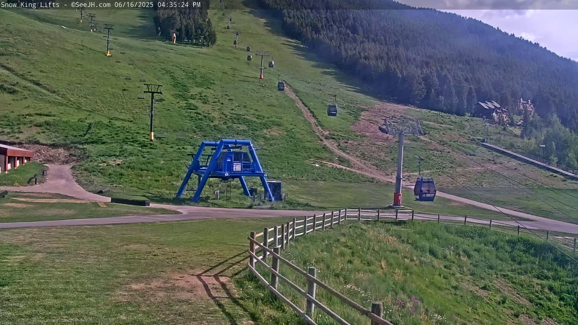 Jackson, Snow King Mountain Ski Slope & Lifts Live Cam - Jackson, Teton, Wyoming, USA