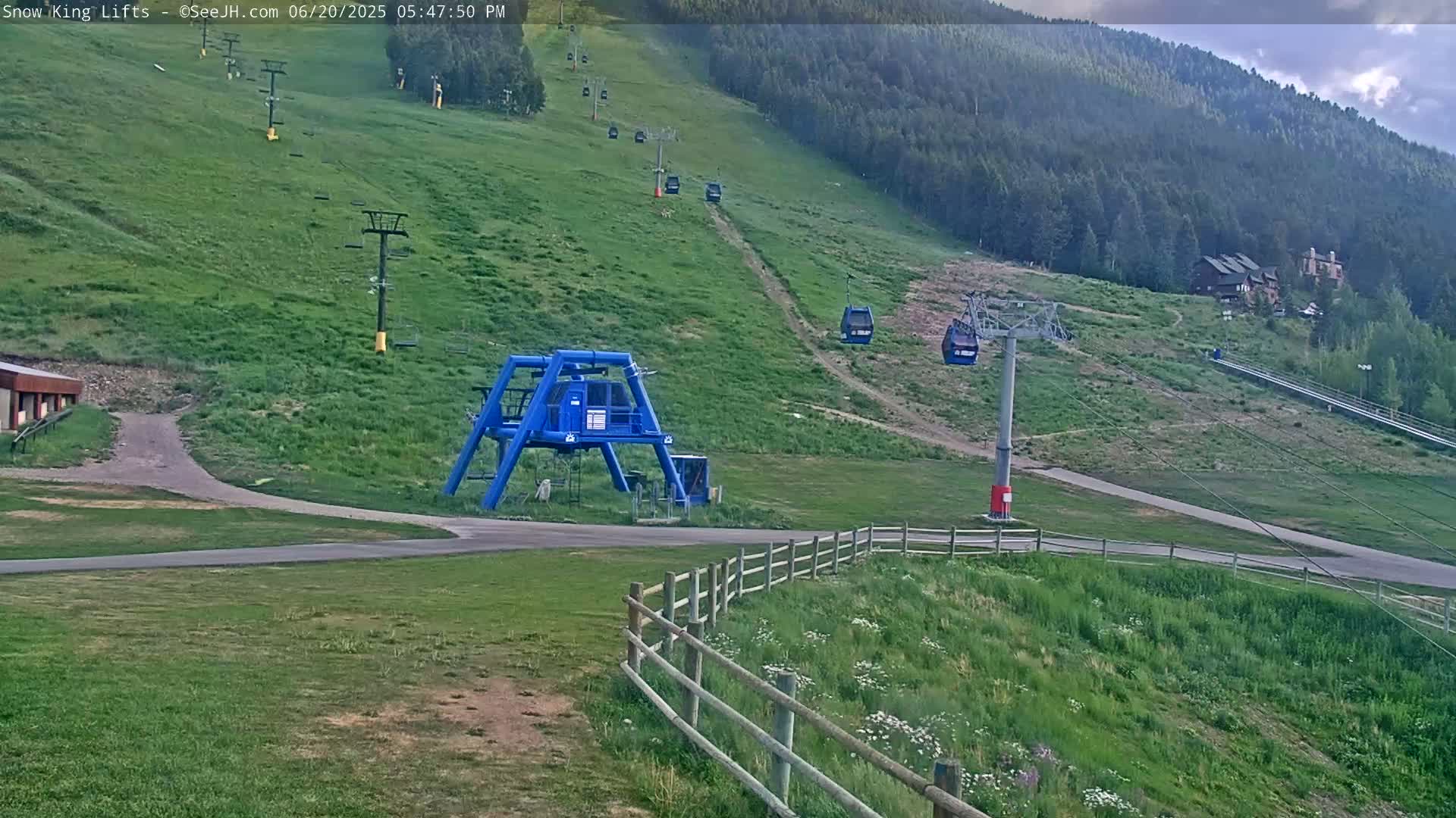 Jackson, Snow King Mountain Ski Slope & Lifts Live Cam - Jackson, Teton, Wyoming, USA