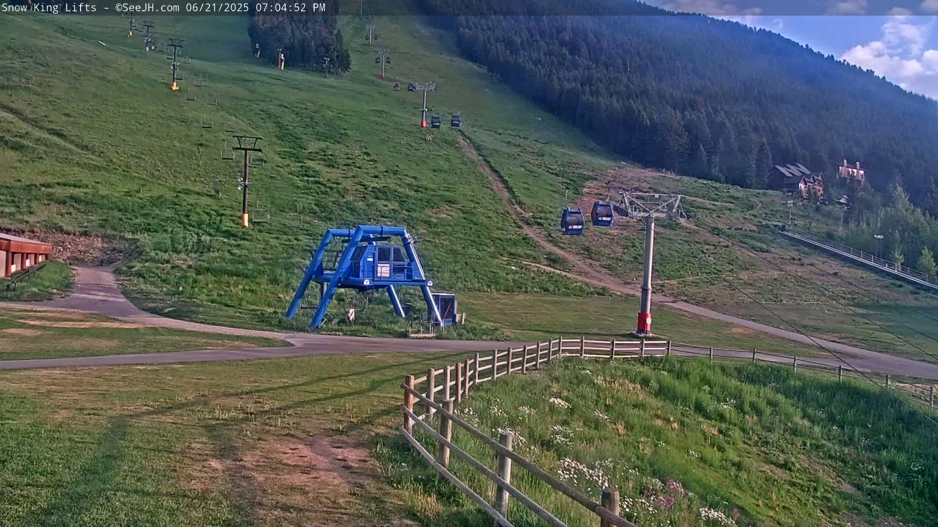 Jackson, Snow King Mountain Ski Slope & Lifts Live Cam - Jackson, Teton, Wyoming, USA
