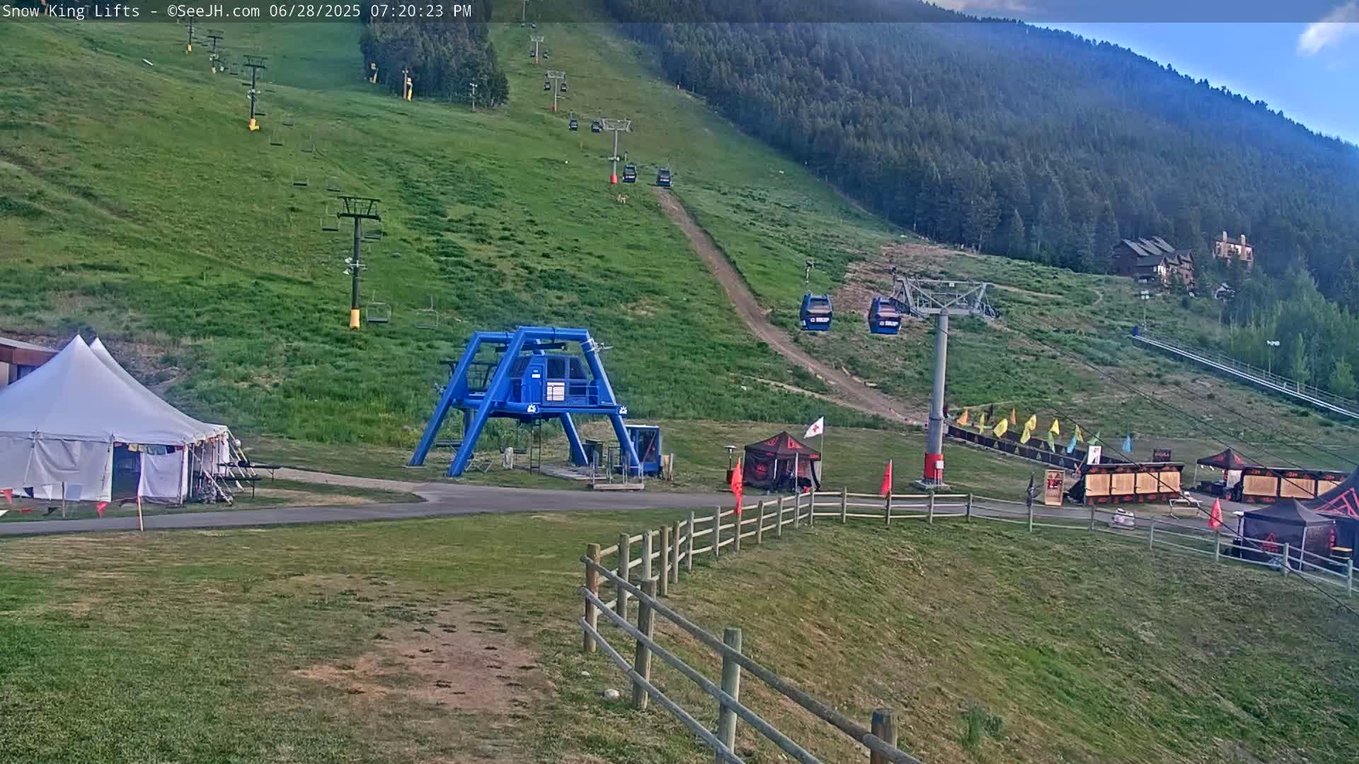 Jackson, Snow King Mountain Ski Slope & Lifts Live Cam - Jackson, Teton, Wyoming, USA