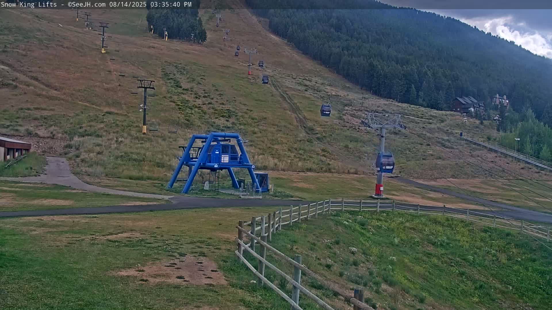 Jackson, Snow King Mountain Ski Slope & Lifts Live Cam - Jackson, Teton, Wyoming, USA