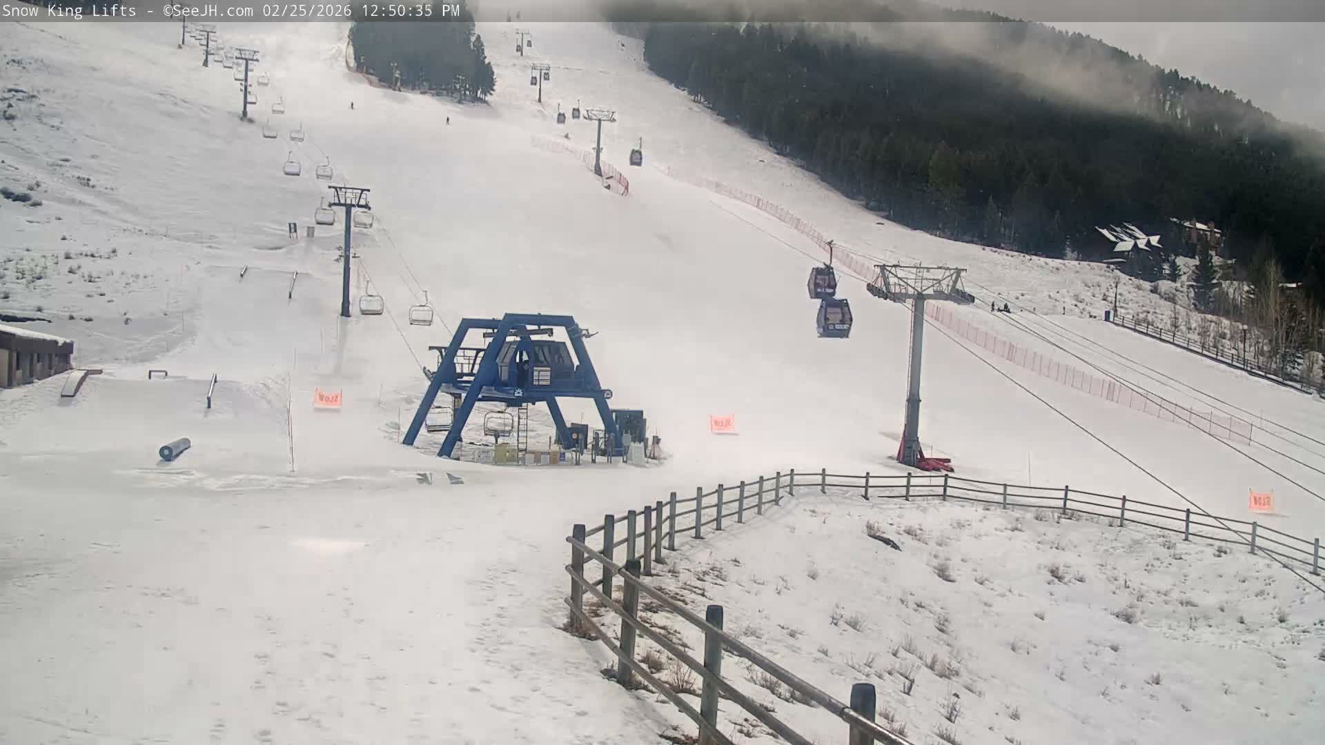 Jackson, Snow King Mountain Ski Slope & Lifts Live Cam - Jackson, Teton, Wyoming, USA