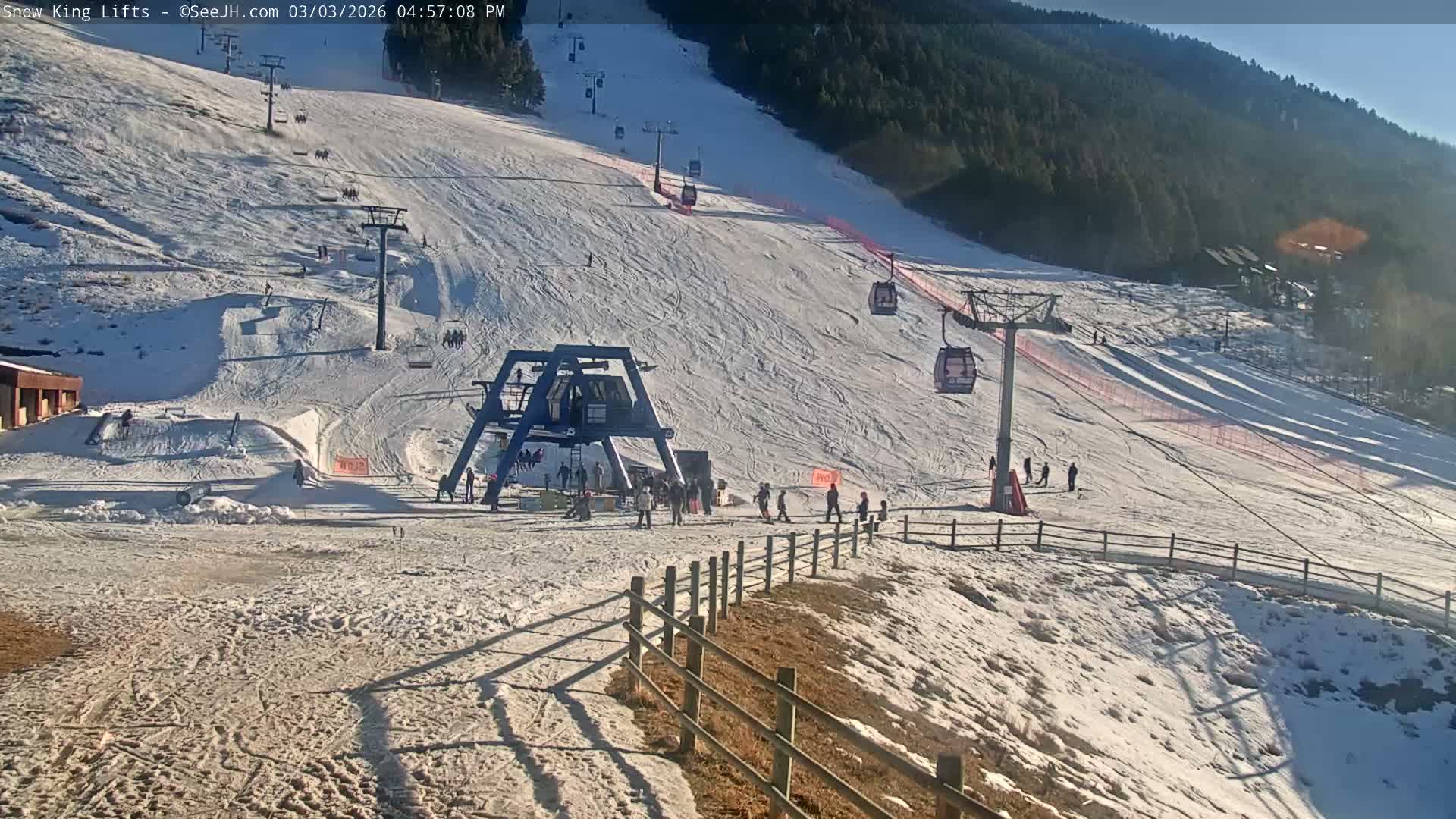 Jackson, Snow King Mountain Ski Slope & Lifts Live Cam - Jackson, Teton, Wyoming, USA
