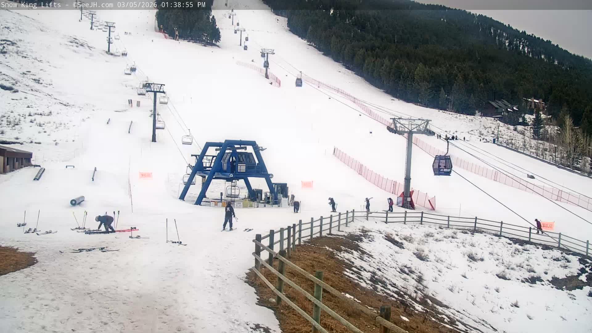Jackson, Snow King Mountain Ski Slope & Lifts Live Cam - Jackson, Teton, Wyoming, USA