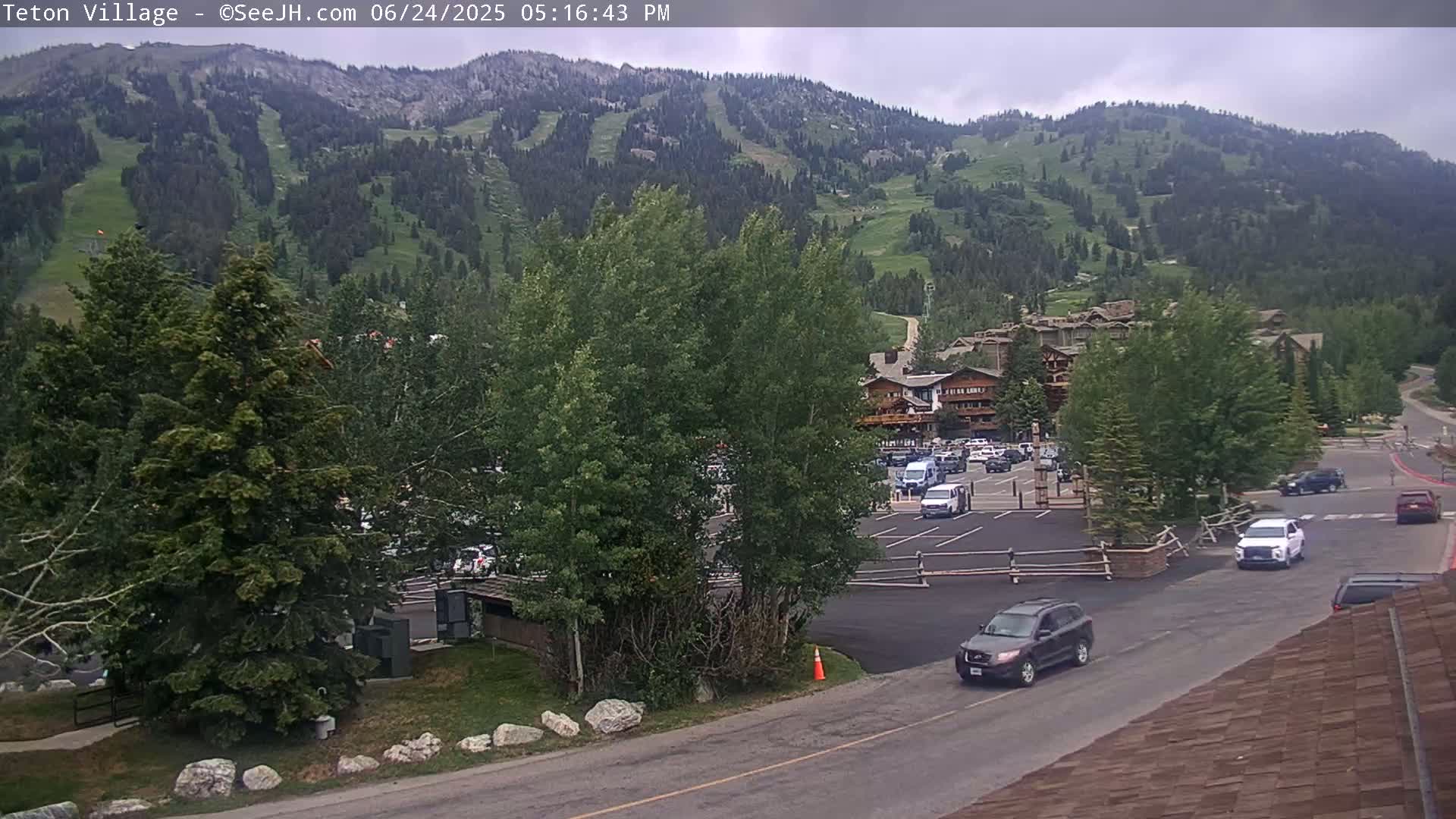 Teton Village & Grand Tetons Ski Slopes Live Cam - Teton Village , Teton, Wyoming, USA