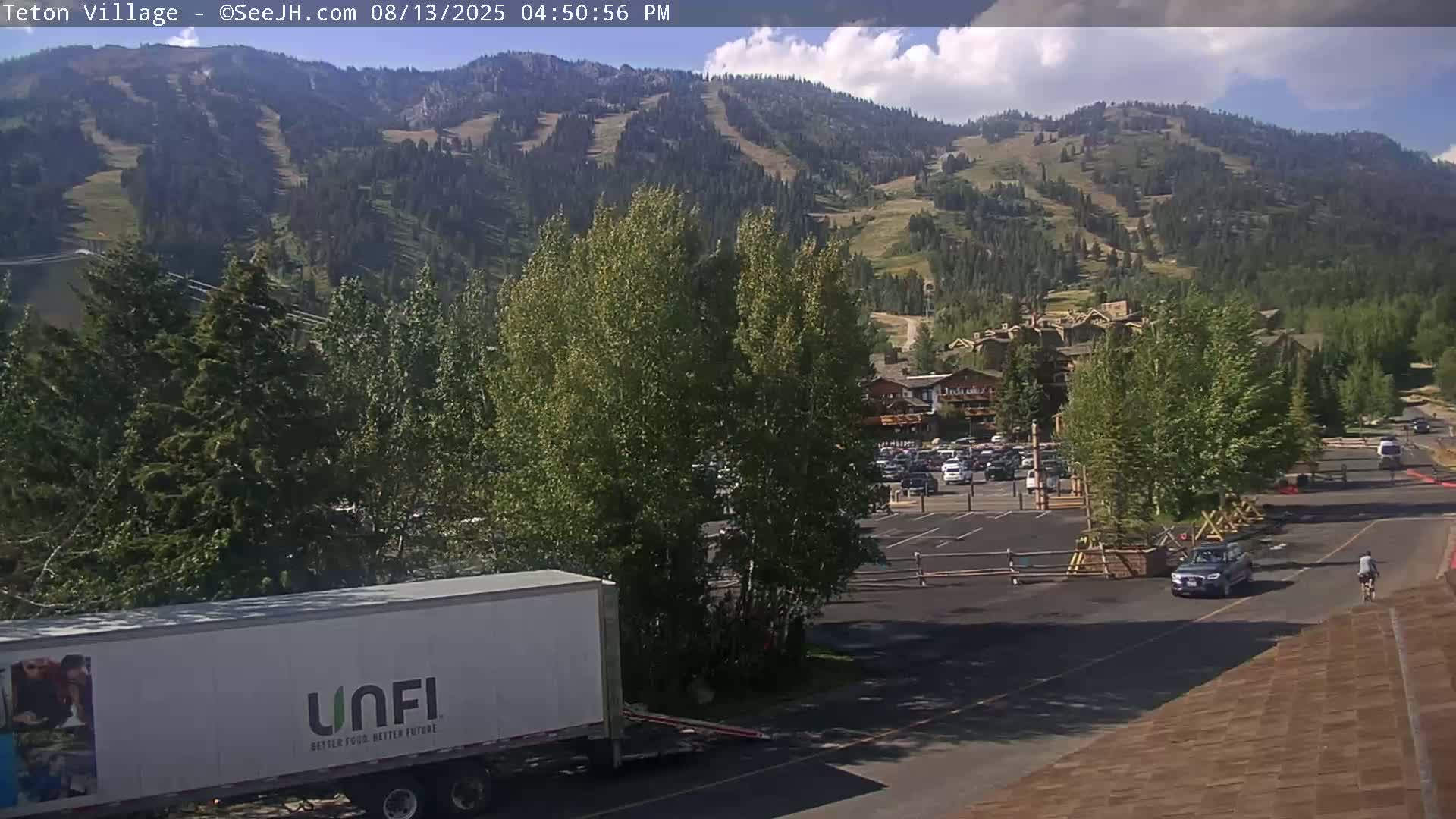 Teton Village & Grand Tetons Ski Slopes Live Cam - Teton Village , Teton, Wyoming, USA