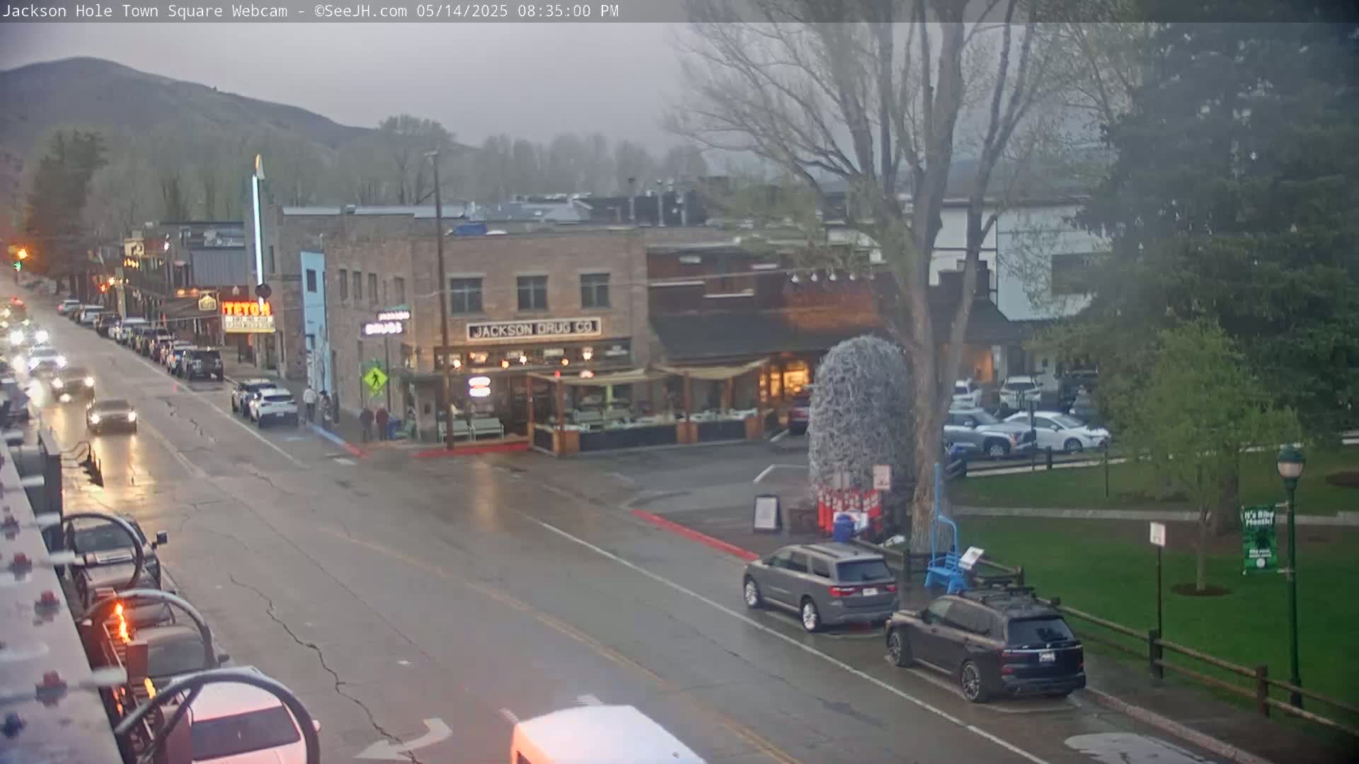 Jackson Hole, Jackson Town Center Square PTZ Live Cam - Jackson, Teton, Wyoming, USA