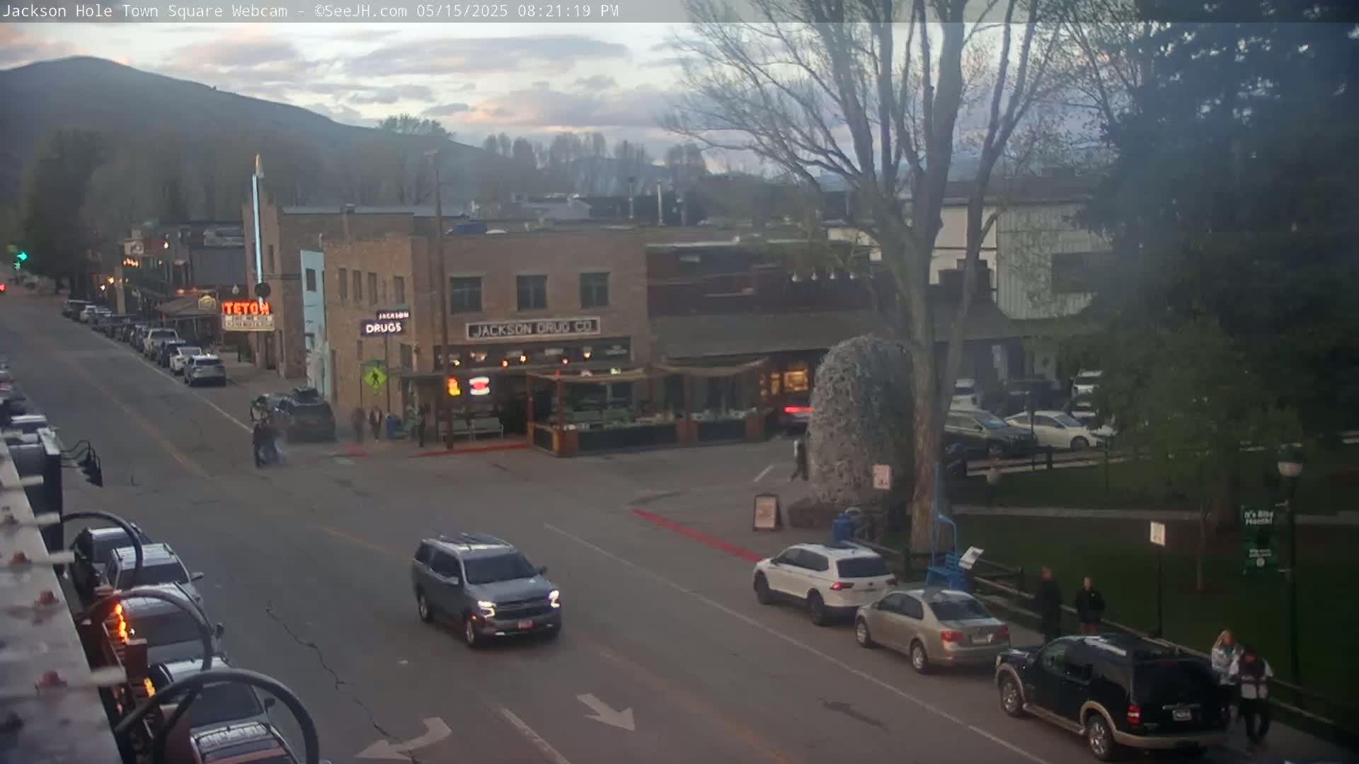 Jackson Hole, Jackson Town Center Square PTZ Live Cam - Jackson, Teton, Wyoming, USA
