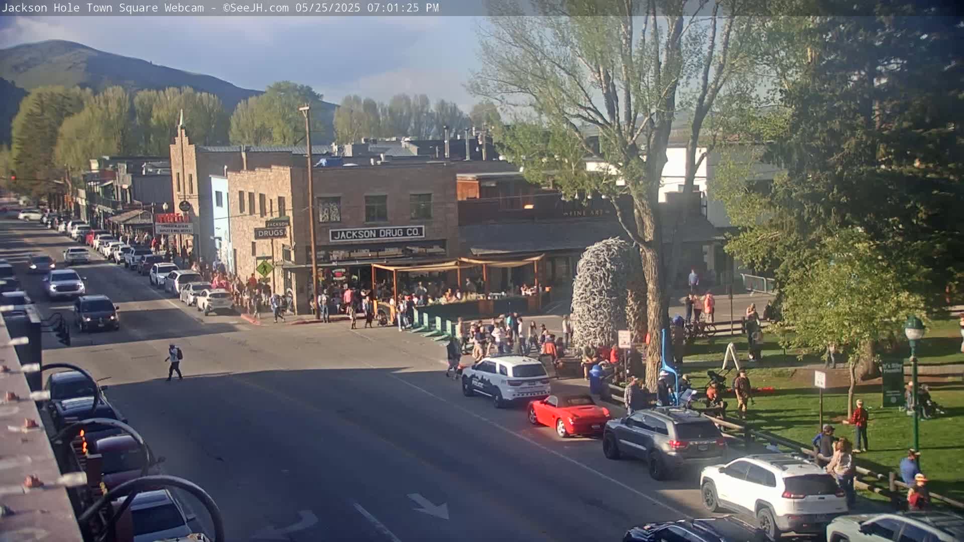 Jackson Hole, Jackson Town Center Square PTZ Live Cam - Jackson, Teton, Wyoming, USA