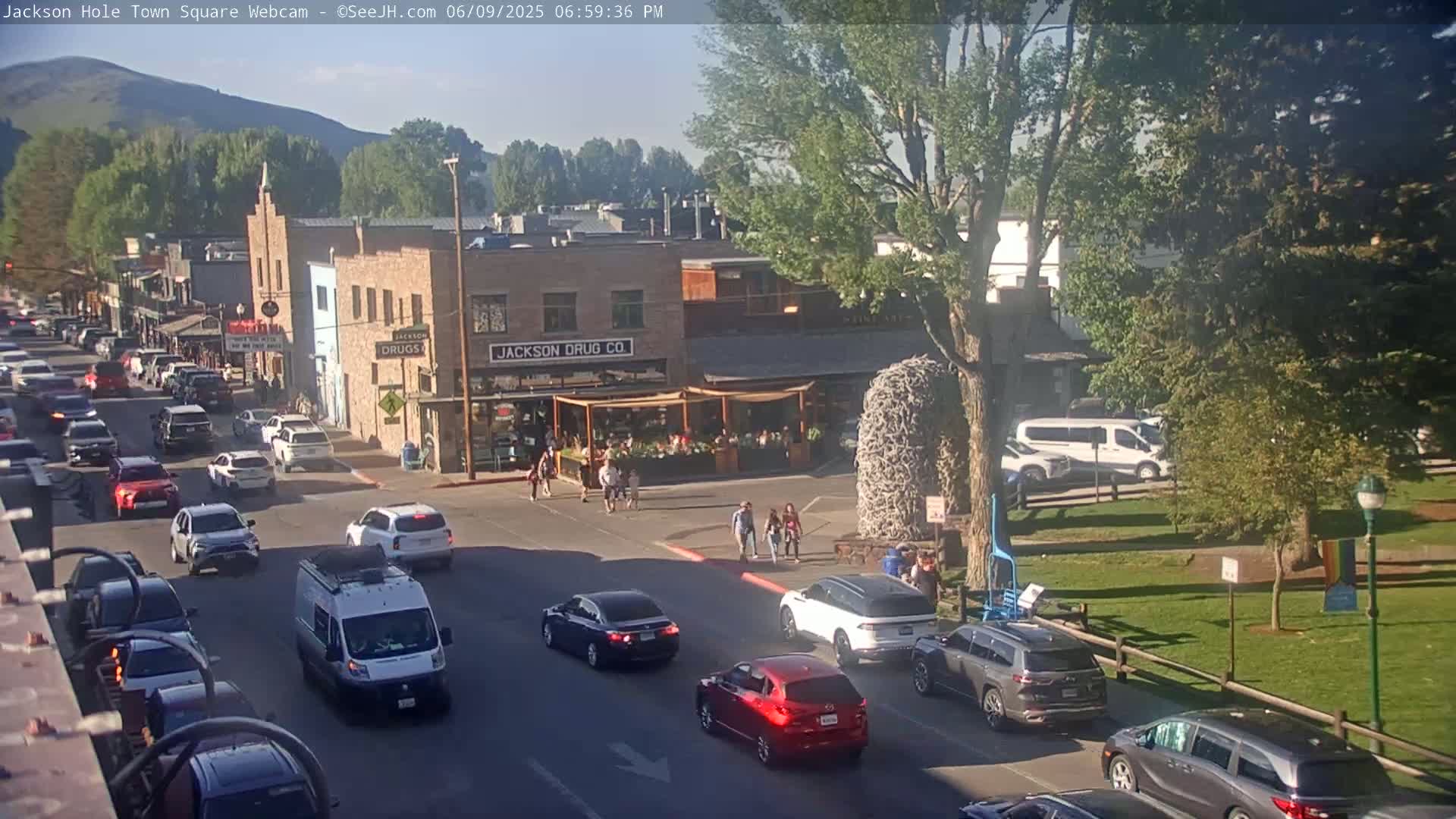 Jackson Hole, Jackson Town Center Square PTZ Live Cam - Jackson, Teton, Wyoming, USA