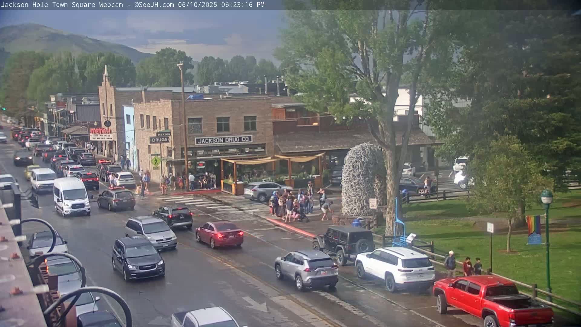 Jackson Hole, Jackson Town Center Square PTZ Live Cam - Jackson, Teton, Wyoming, USA