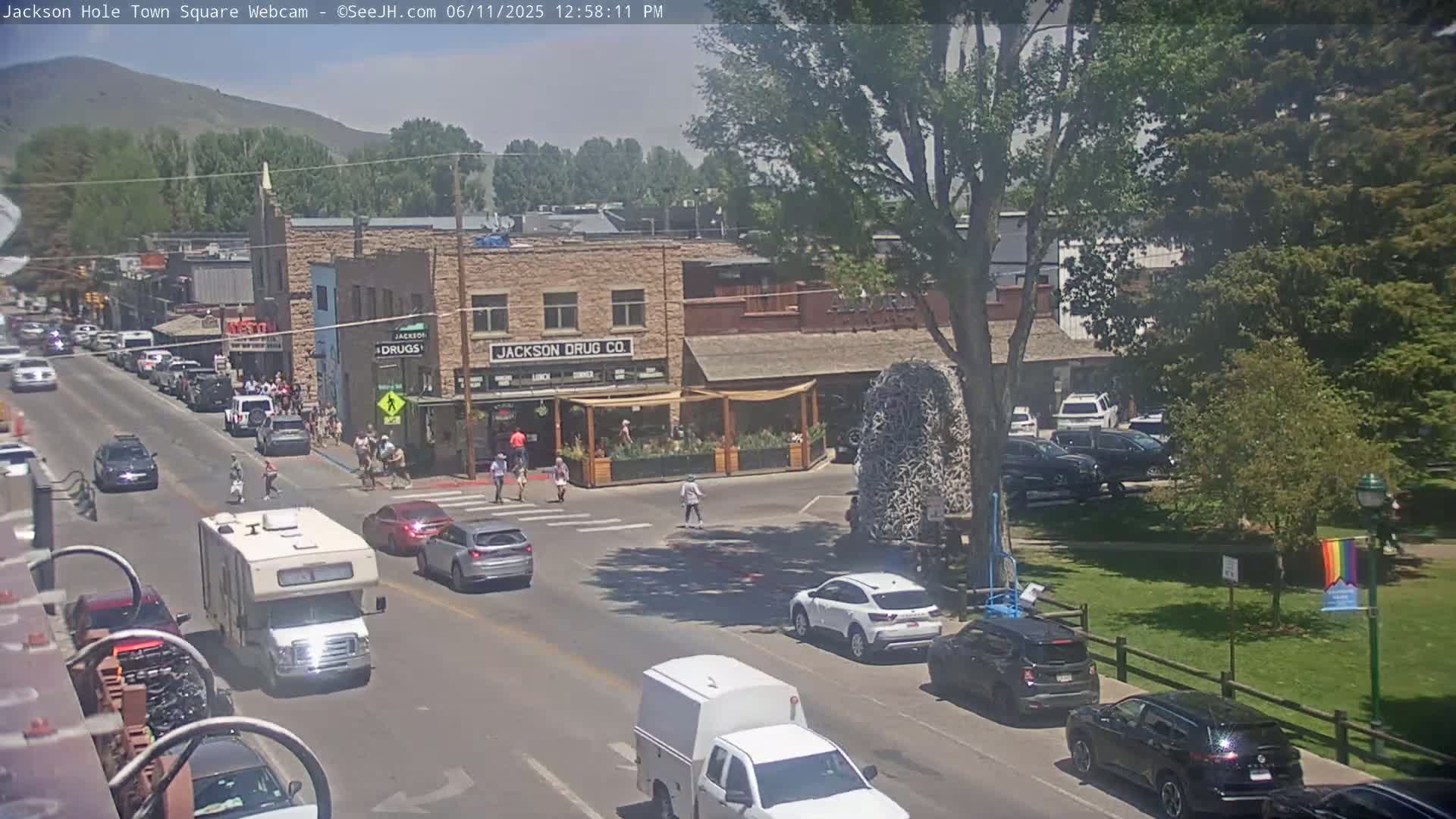 Jackson Hole, Jackson Town Center Square PTZ Live Cam - Jackson, Teton, Wyoming, USA