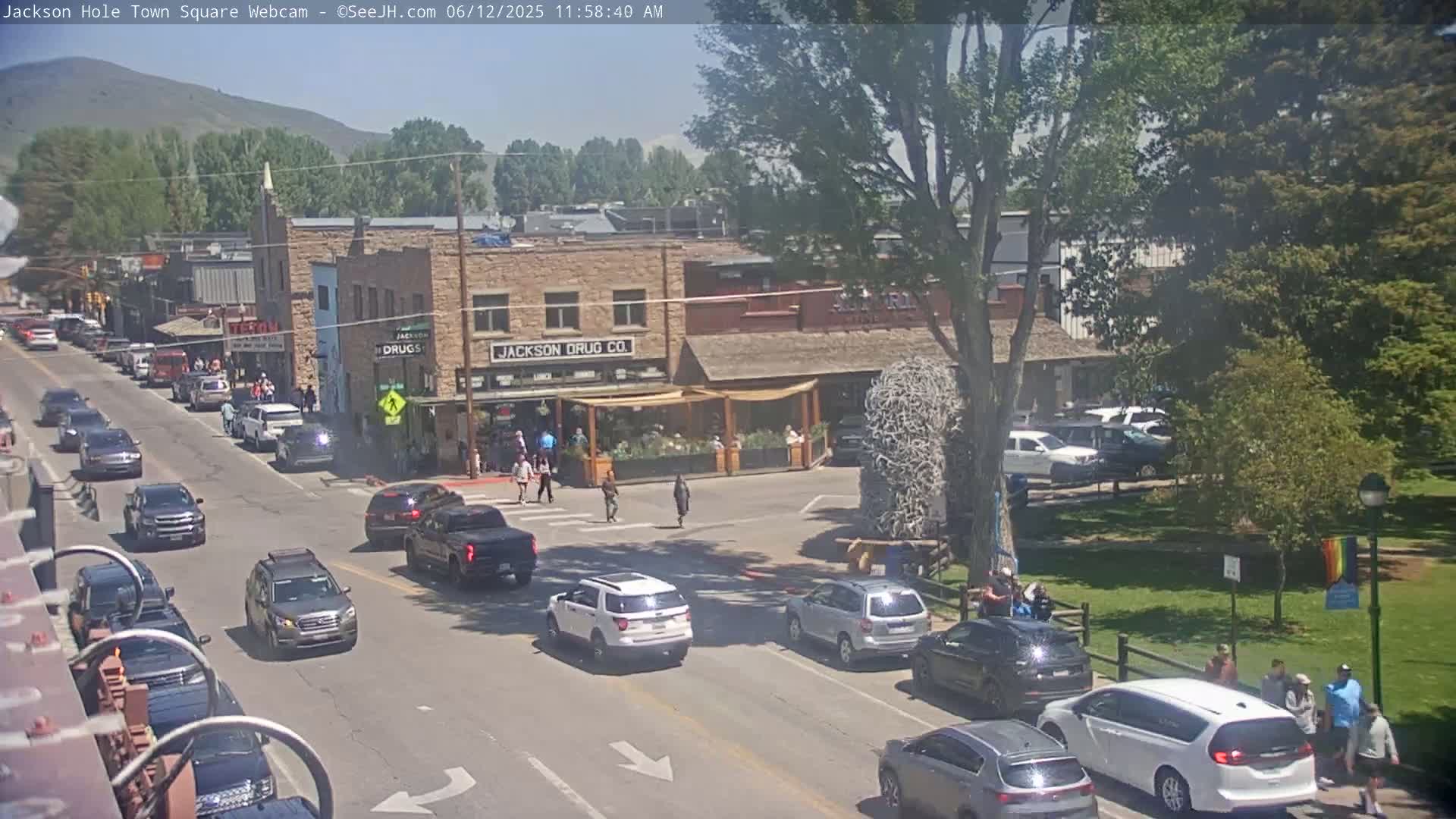 Jackson Hole, Jackson Town Center Square PTZ Live Cam - Jackson, Teton, Wyoming, USA