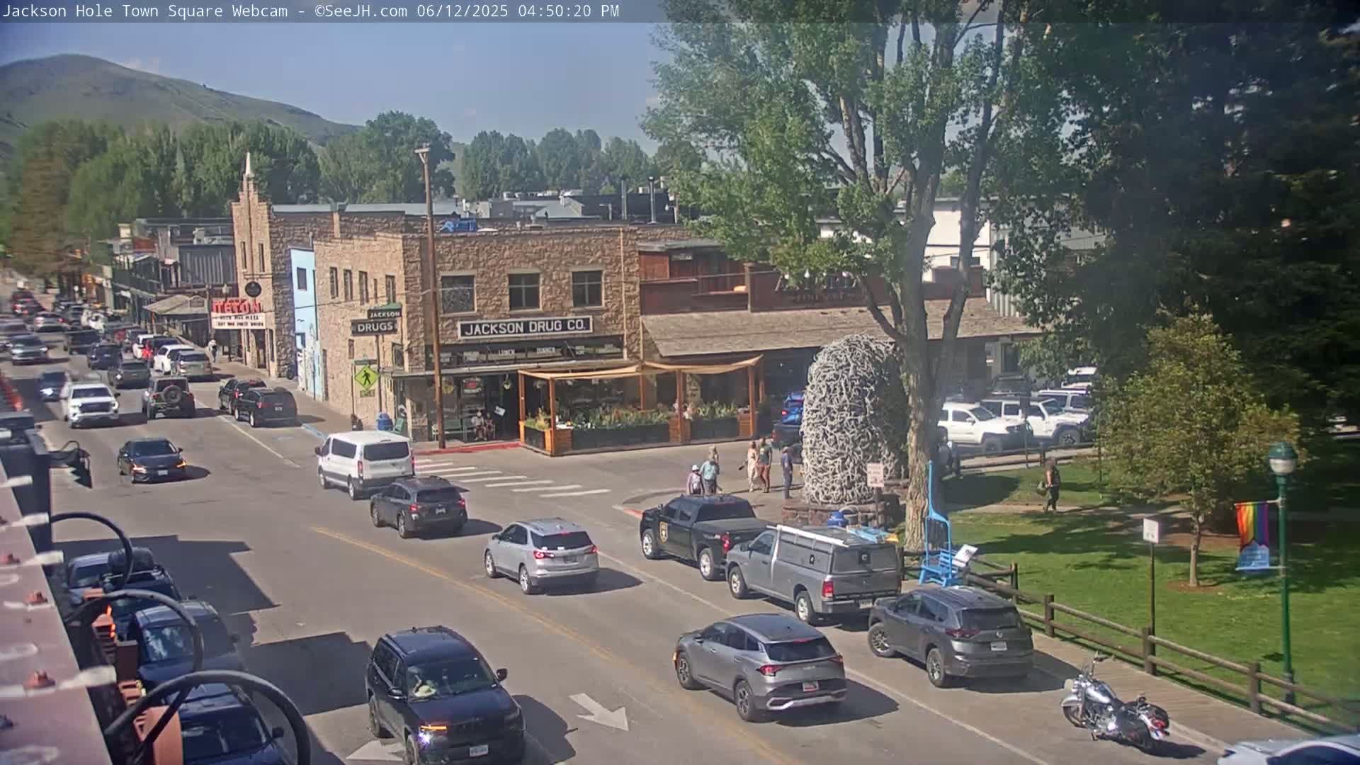 Jackson Hole, Jackson Town Center Square PTZ Live Cam - Jackson, Teton, Wyoming, USA
