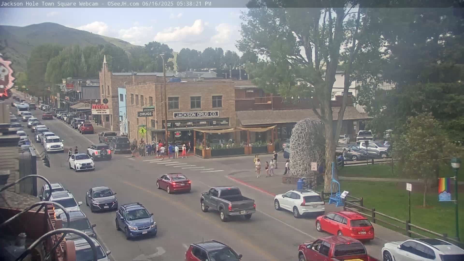 Jackson Hole, Jackson Town Center Square PTZ Live Cam - Jackson, Teton, Wyoming, USA