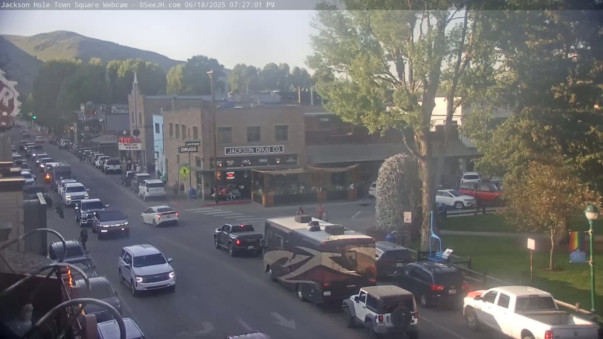 Jackson Hole, Jackson Town Center Square PTZ Live Cam - Jackson, Teton, Wyoming, USA