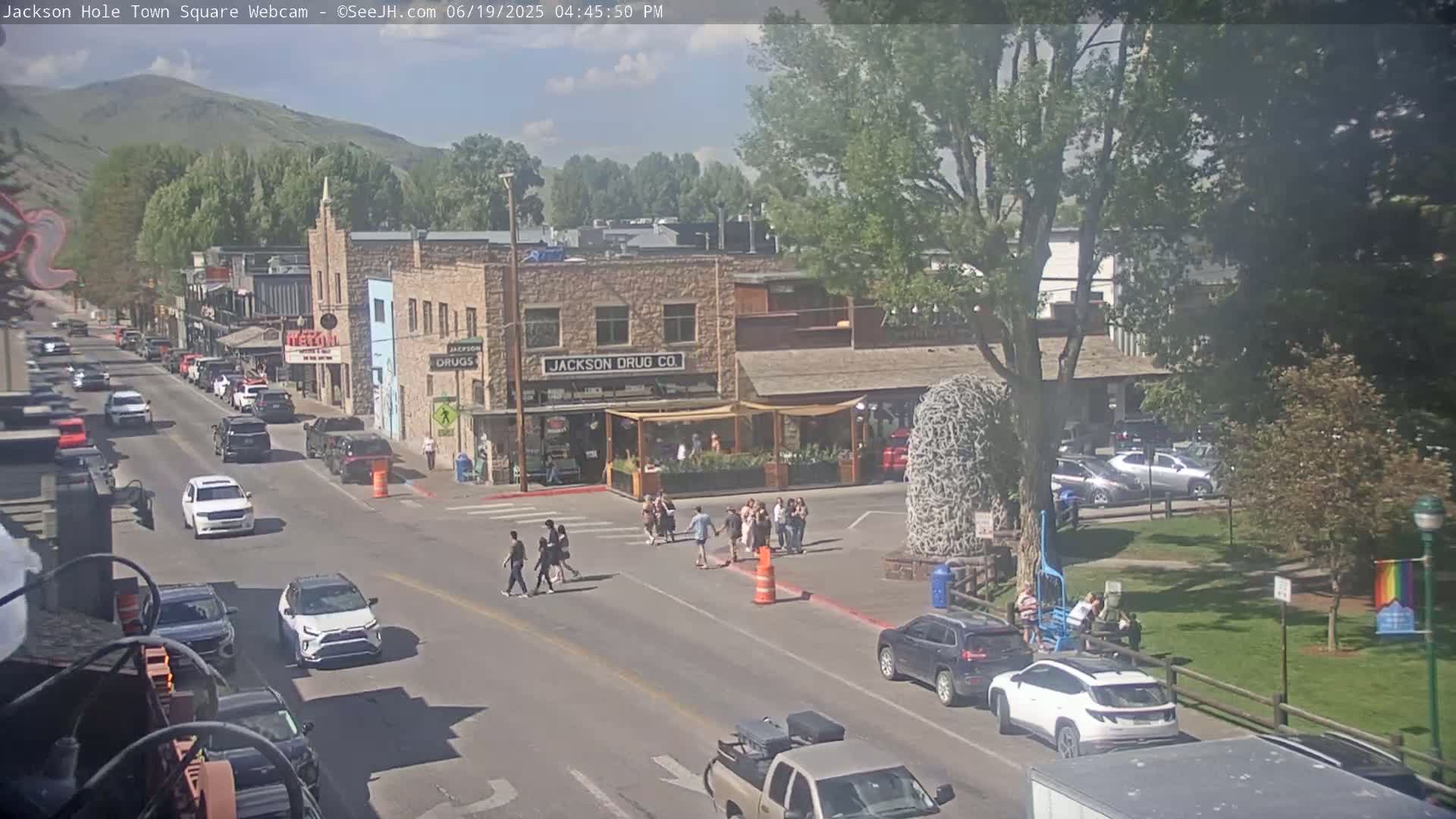 Jackson Hole, Jackson Town Center Square PTZ Live Cam - Jackson, Teton, Wyoming, USA