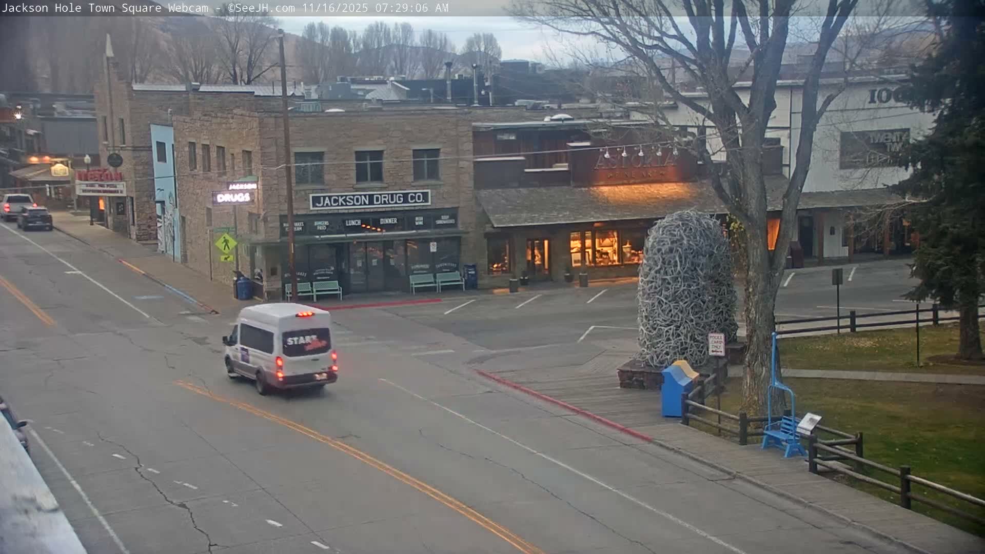 Jackson Hole, Jackson Town Center Square PTZ Live Cam - Jackson, Teton, Wyoming, USA