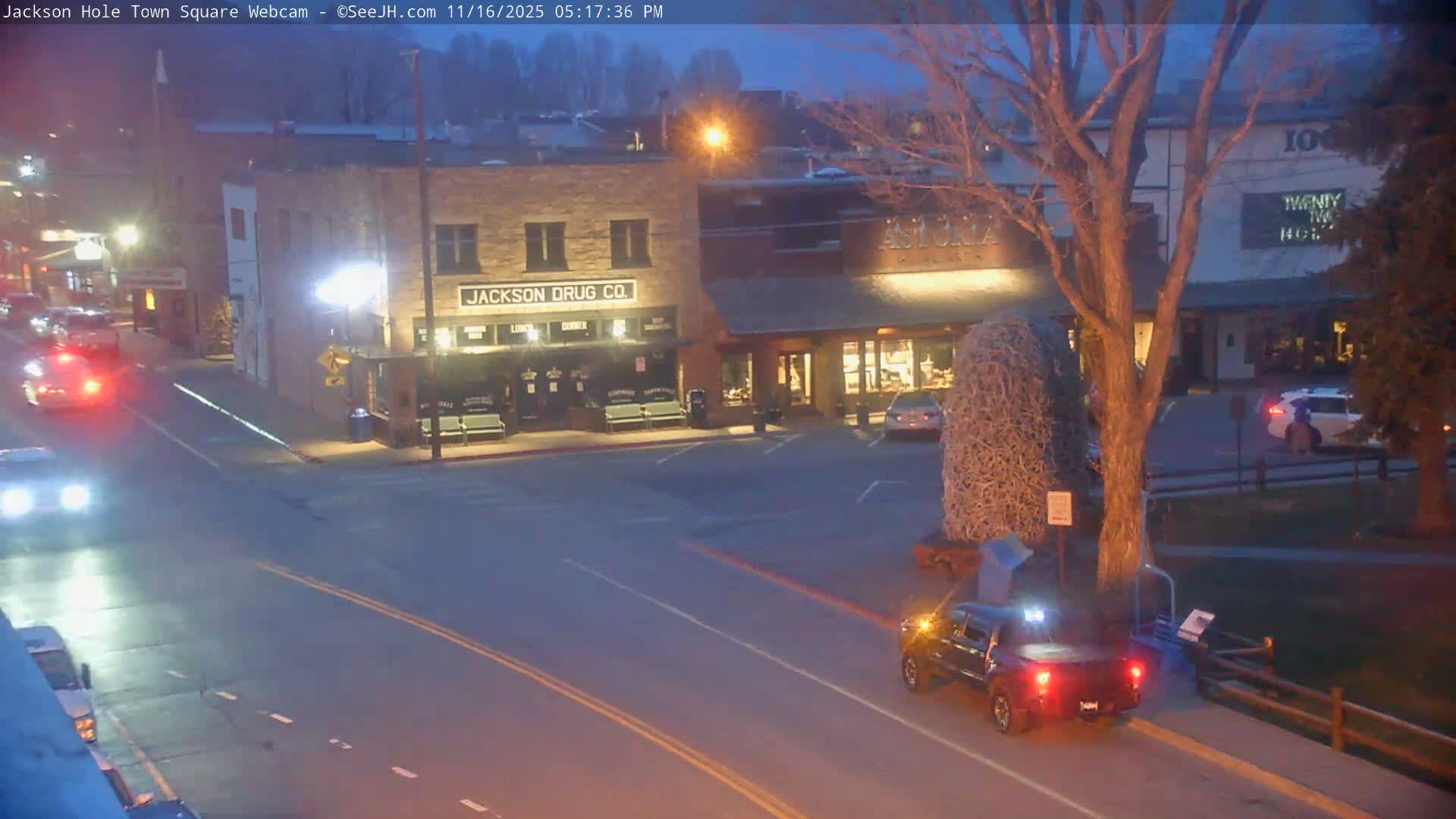 Jackson Hole, Jackson Town Center Square PTZ Live Cam - Jackson, Teton, Wyoming, USA