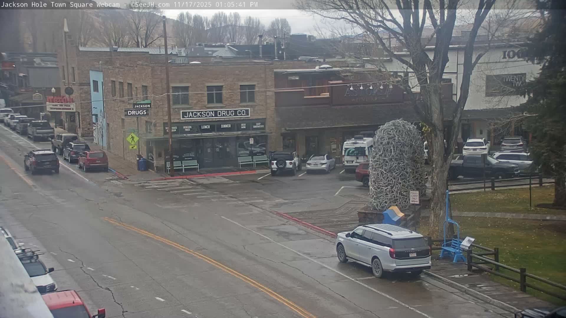 Jackson Hole, Jackson Town Center Square PTZ Live Cam - Jackson, Teton, Wyoming, USA