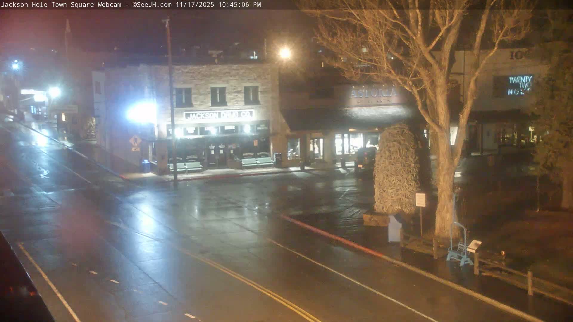 Jackson Hole, Jackson Town Center Square PTZ Live Cam - Jackson, Teton, Wyoming, USA